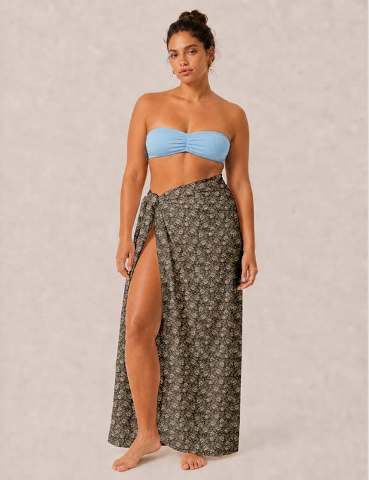 Explore sustainable elegance with our PAREO – a versatile piece for conscious fashion enthusiasts. More than an accessory, it's a statement of ethical clothing and green fashion. Ideal for getaways, this wrap-around works as a coverup, turban, or throw, showcasing our commitment to slow fashion, upcycled garments, and eco-friendly practices. Elevate your wardrobe with this eco-conscious and stylish pareo, a perfect addition to your collection of sustainable women's clothing.