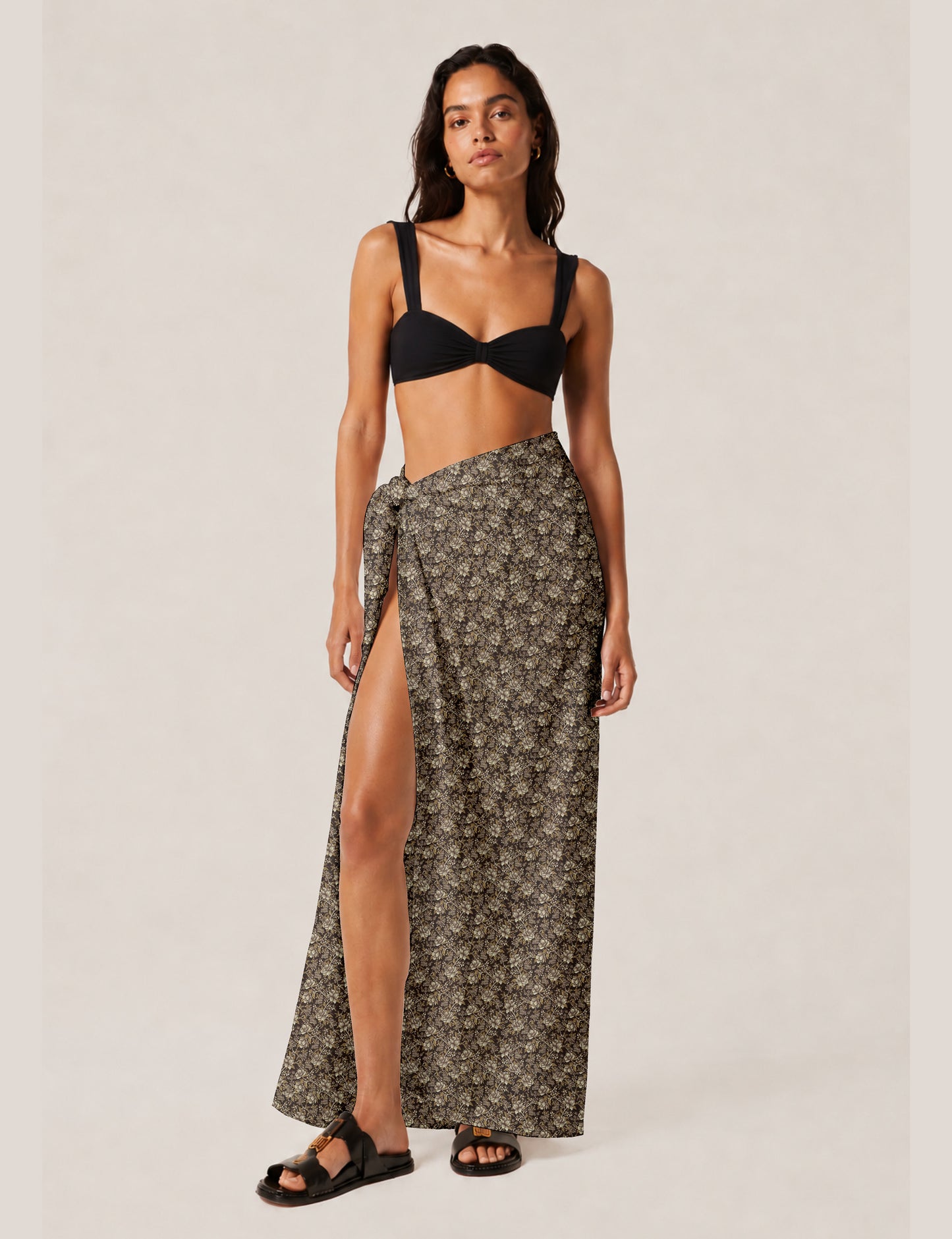 Explore sustainable elegance with our PAREO – a versatile piece for conscious fashion enthusiasts. More than an accessory, it's a statement of ethical clothing and green fashion. Ideal for getaways, this wrap-around works as a coverup, turban, or throw, showcasing our commitment to slow fashion, upcycled garments, and eco-friendly practices. Elevate your wardrobe with this eco-conscious and stylish pareo, a perfect addition to your collection of sustainable women's clothing.