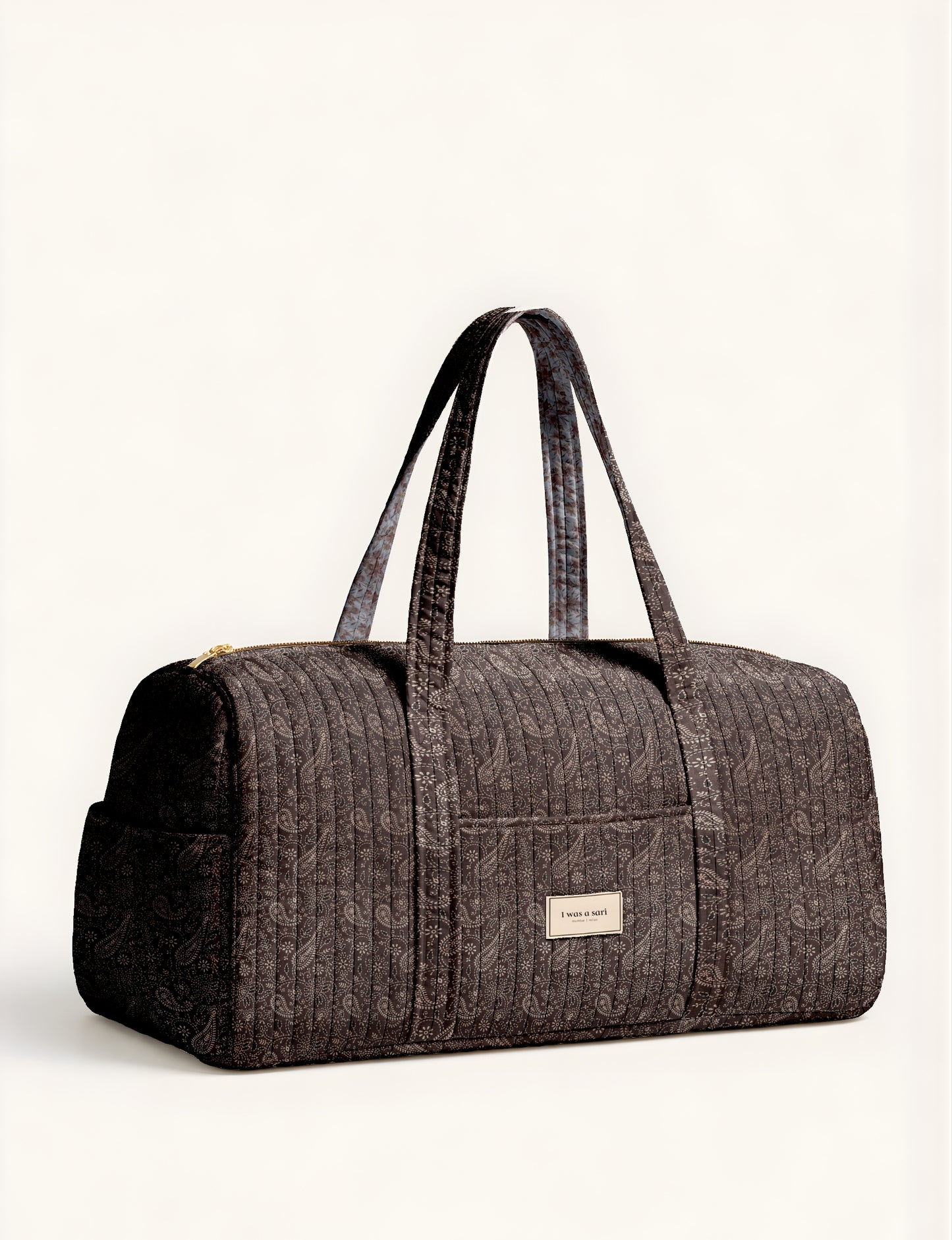 Quilted travel barrel bag with spacious interior and dual handles
Stylish quilted barrel handbag for daily use and short trips
Quilted barrel duffle-style bag with zip closure and inner pouch
I was a Sari quilted barrel bag front view showing structured shape
Quilted barrel bag side view highlighting size and handle drop
Open quilted barrel bag showing spacious interior and pouch