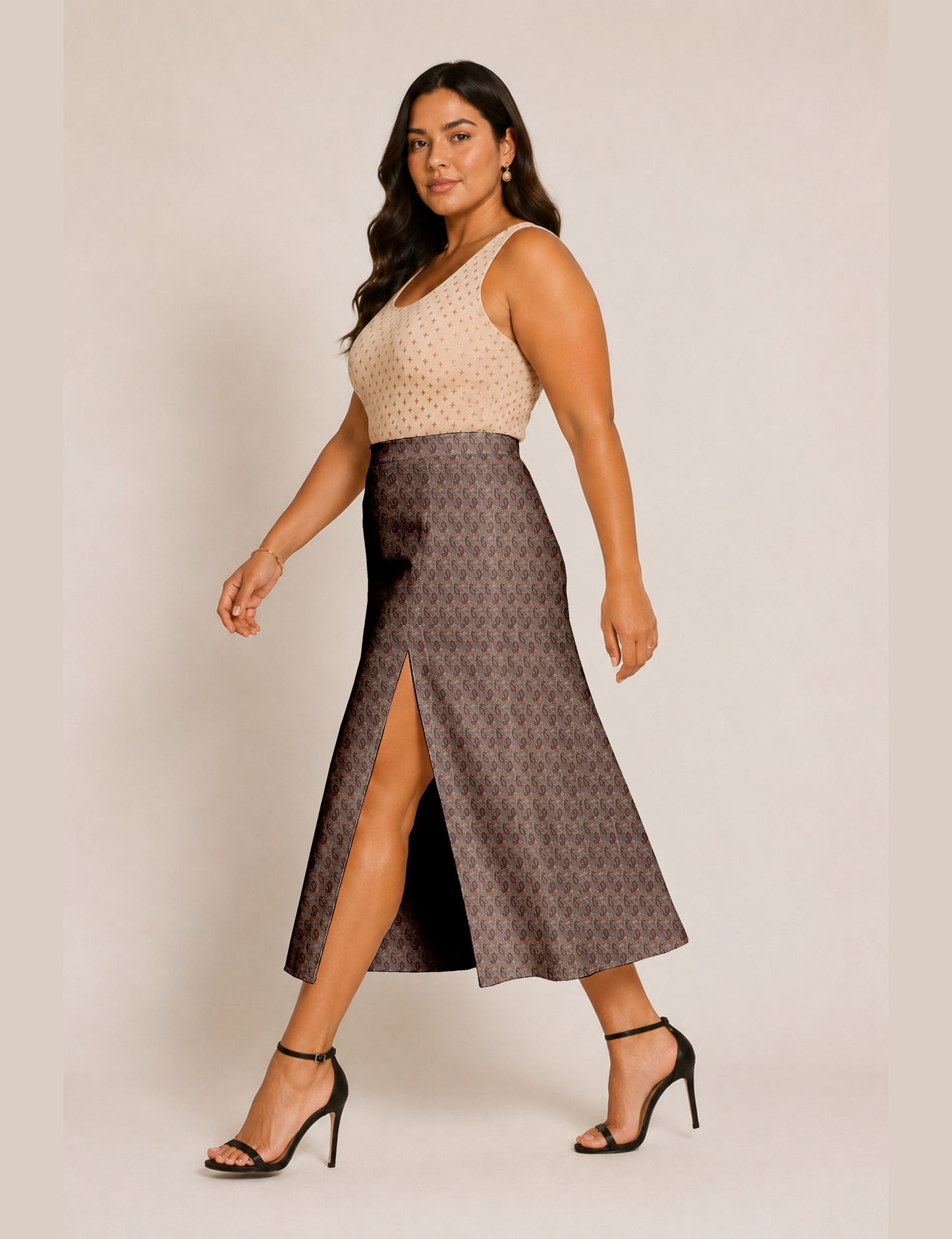 A line skirt with slit - Brown Paisley