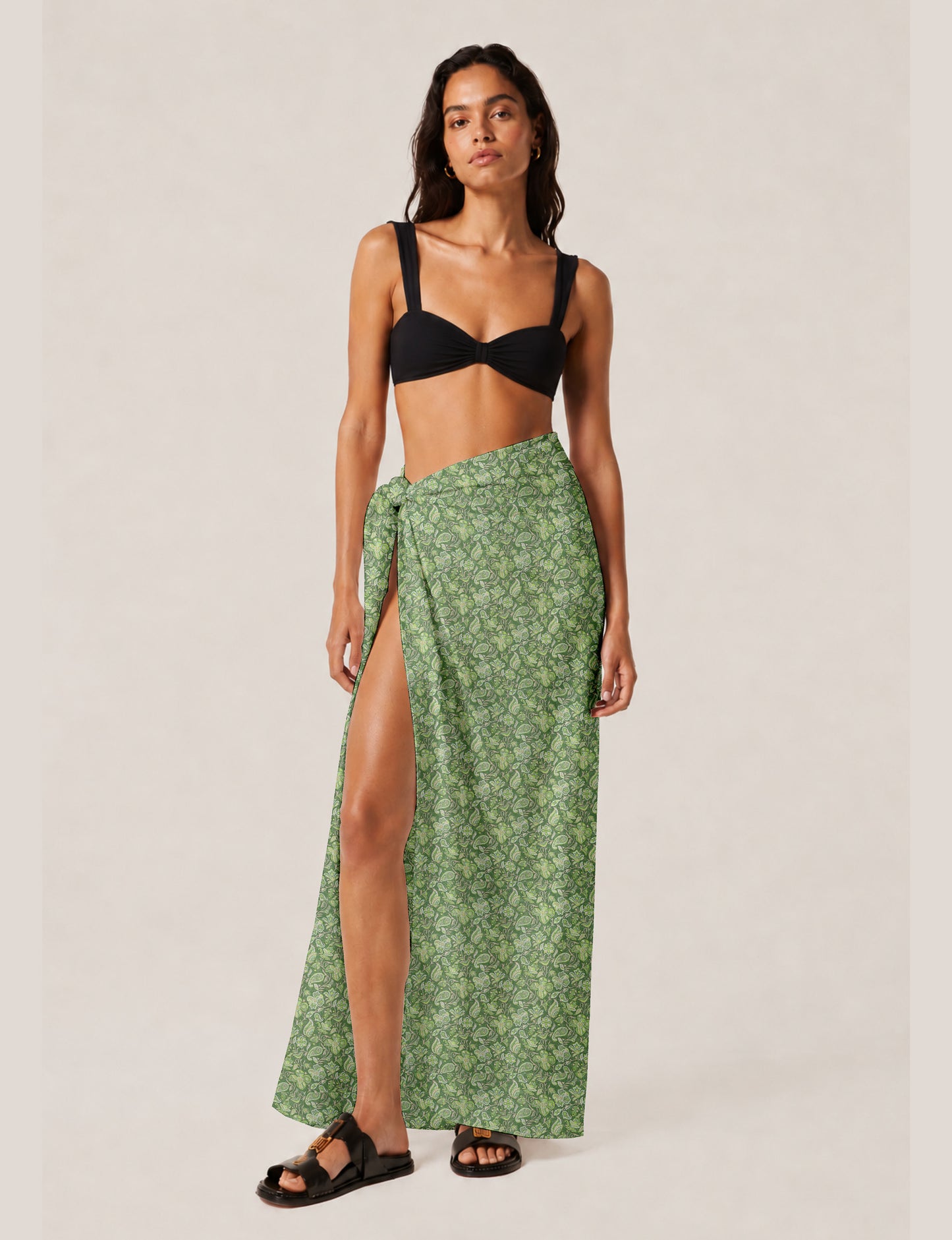 Explore sustainable elegance with our PAREO – a versatile piece for conscious fashion enthusiasts. More than an accessory, it's a statement of ethical clothing and green fashion. Ideal for getaways, this wrap-around works as a coverup, turban, or throw, showcasing our commitment to slow fashion, upcycled garments, and eco-friendly practices. Elevate your wardrobe with this eco-conscious and stylish pareo, a perfect addition to your collection of sustainable women's clothing.