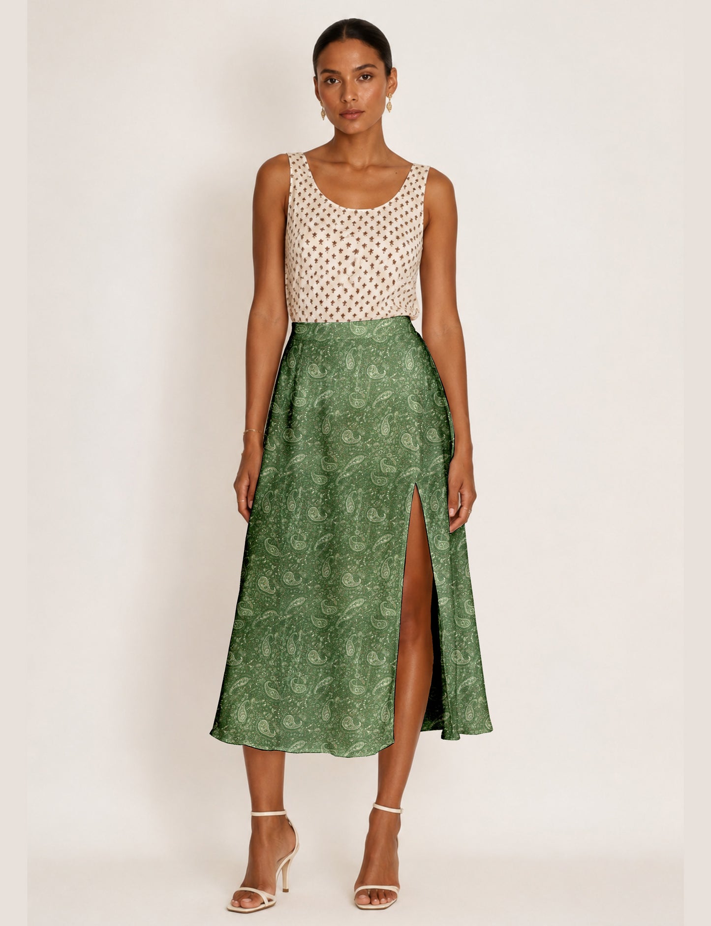 A line skirt with slit - Green Paisley