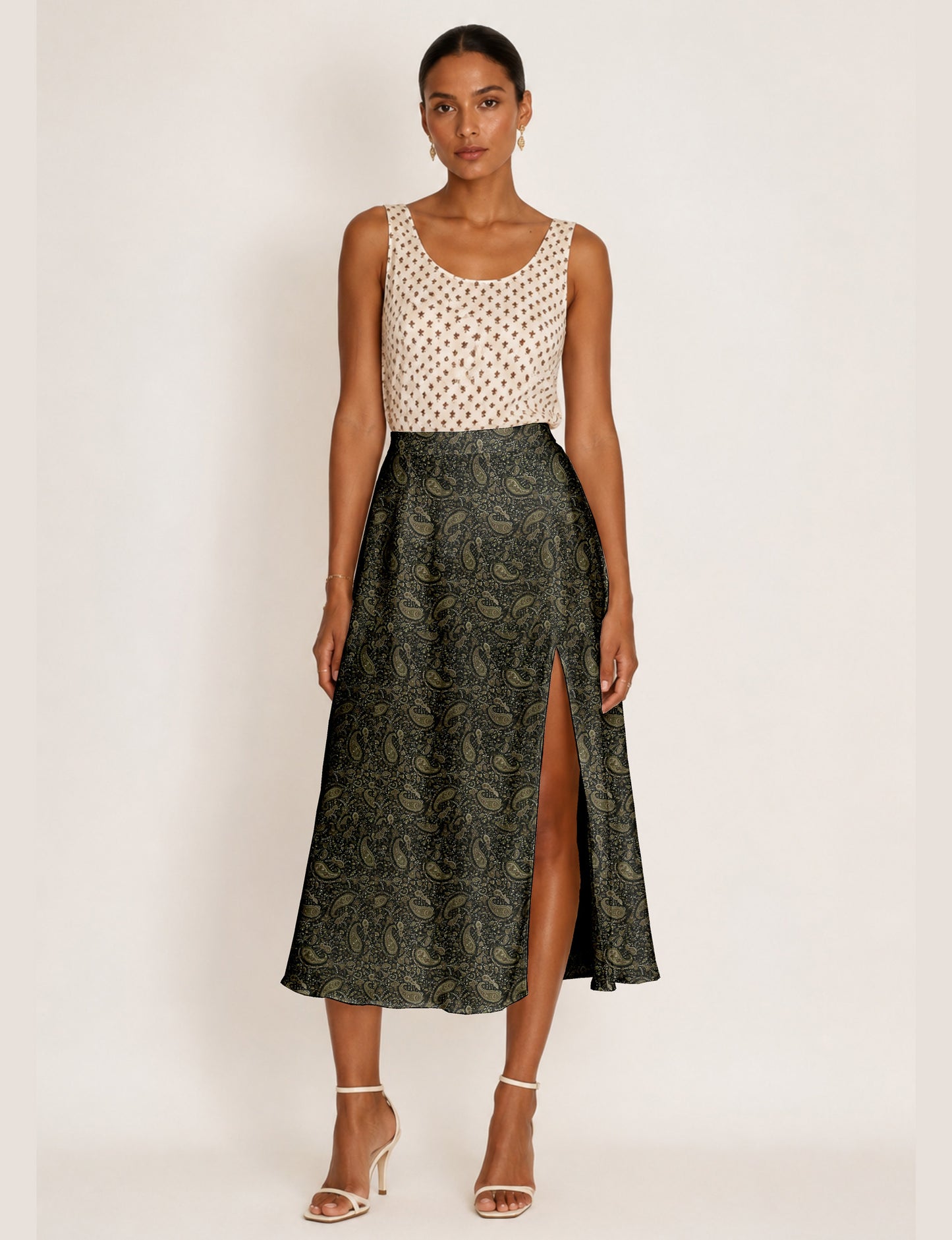 A line skirt with slit - Green Paisley