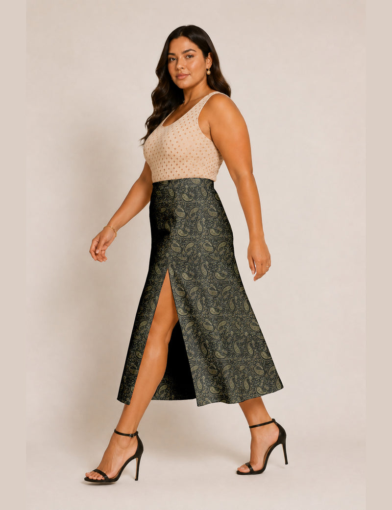 A line skirt with slit - Green Paisley