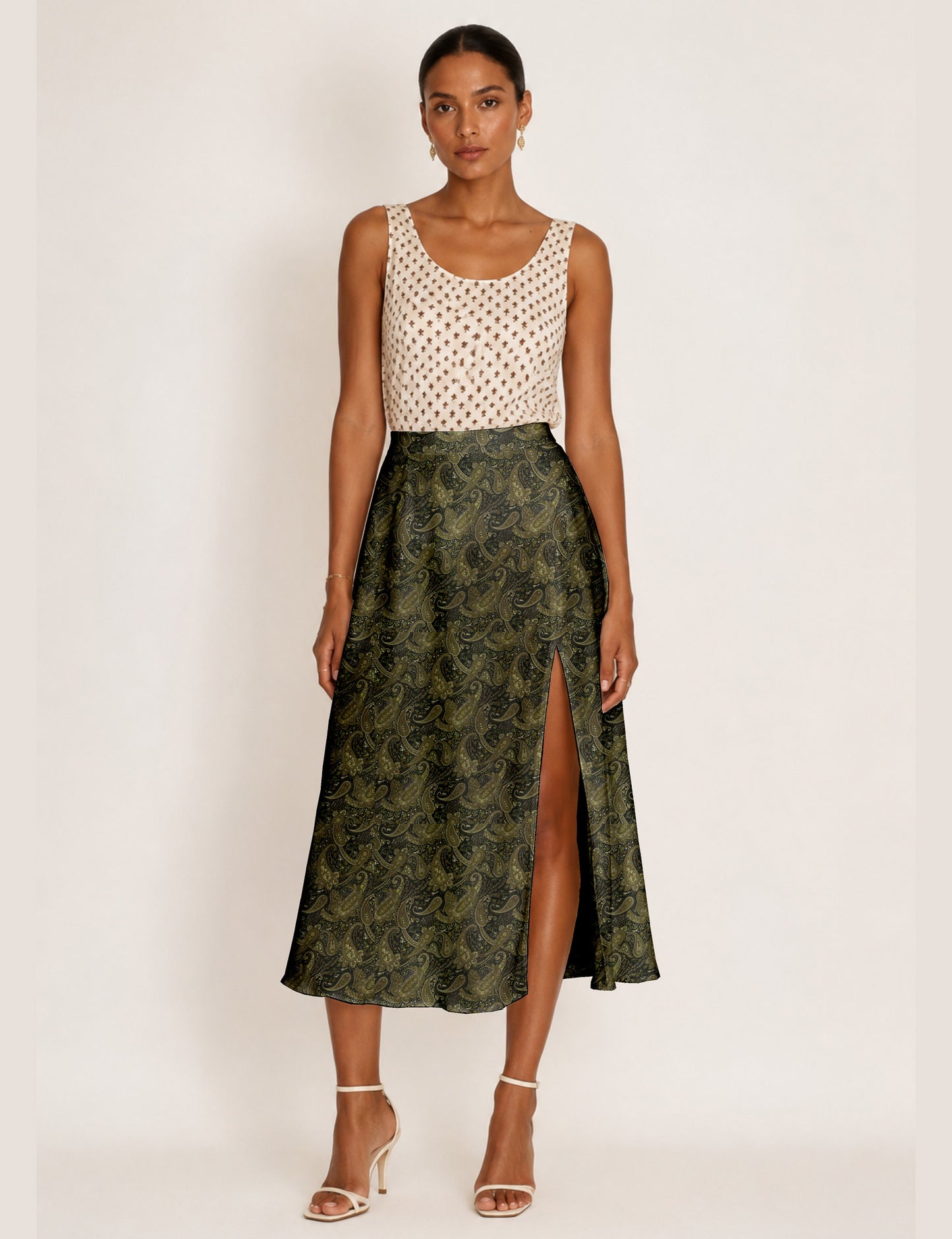 A line skirt with slit - Green Paisley