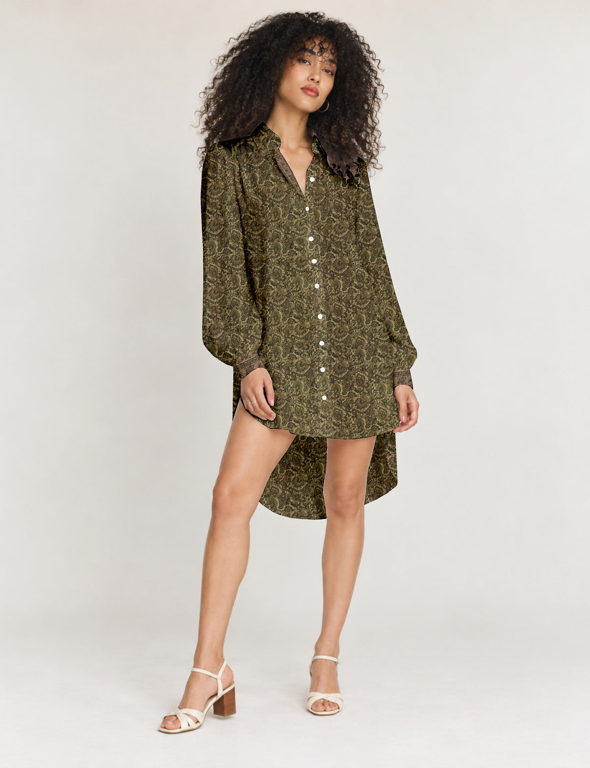 High low shirt with a relaxed fit, button-down front, classic collar, gathered shoulders and full-length blouson sleeves.