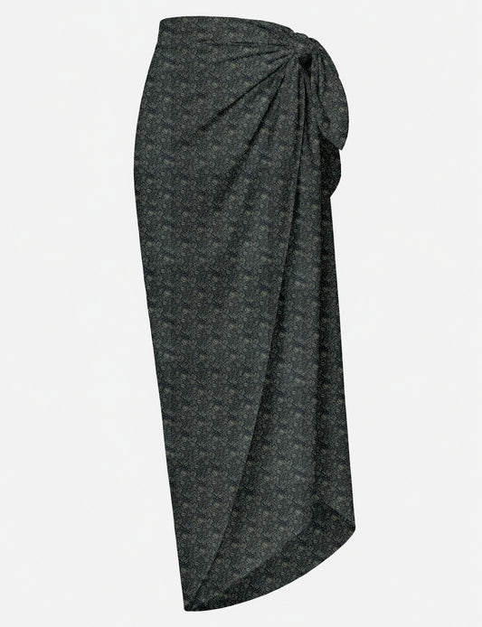Explore sustainable elegance with our PAREO – a versatile piece for conscious fashion enthusiasts. More than an accessory, it's a statement of ethical clothing and green fashion. Ideal for getaways, this wrap-around works as a coverup, turban, or throw, showcasing our commitment to slow fashion, upcycled garments, and eco-friendly practices. Elevate your wardrobe with this eco-conscious and stylish pareo, a perfect addition to your collection of sustainable women's clothing.