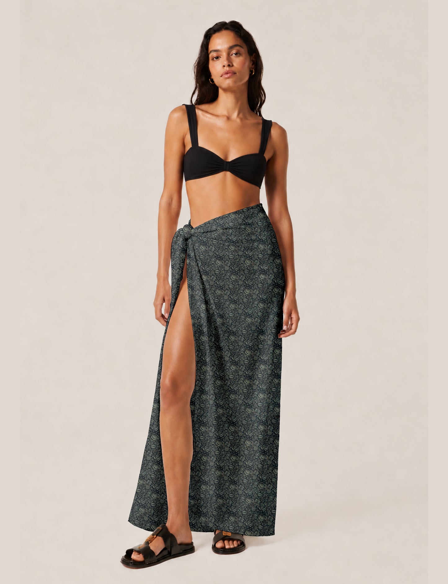 Explore sustainable elegance with our PAREO – a versatile piece for conscious fashion enthusiasts. More than an accessory, it's a statement of ethical clothing and green fashion. Ideal for getaways, this wrap-around works as a coverup, turban, or throw, showcasing our commitment to slow fashion, upcycled garments, and eco-friendly practices. Elevate your wardrobe with this eco-conscious and stylish pareo, a perfect addition to your collection of sustainable women's clothing.