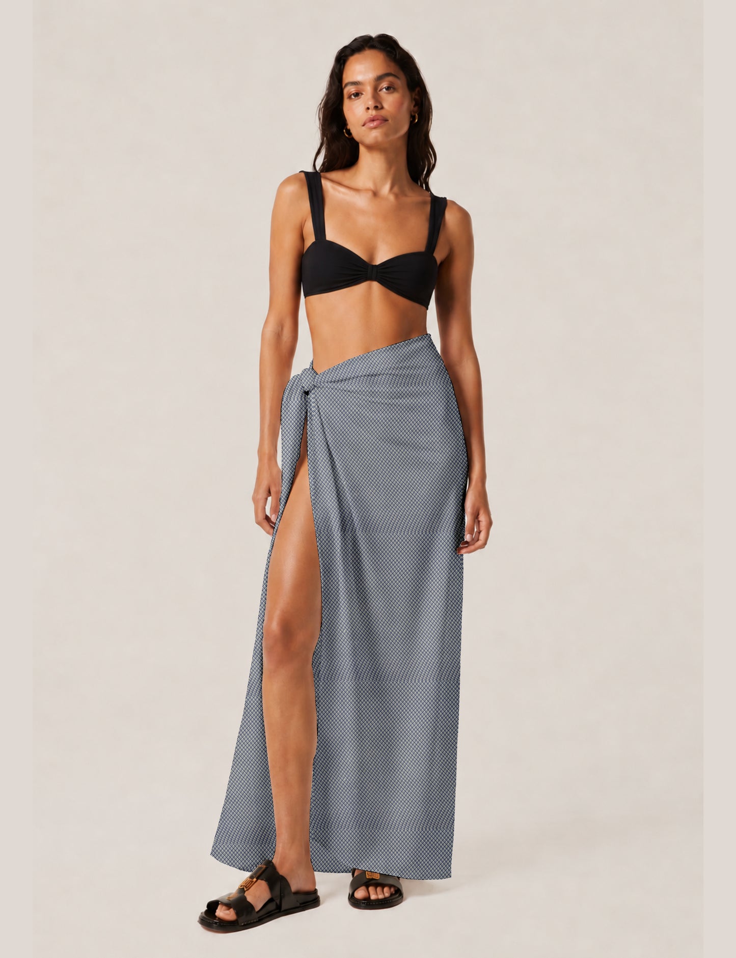 Explore sustainable elegance with our PAREO – a versatile piece for conscious fashion enthusiasts. More than an accessory, it's a statement of ethical clothing and green fashion. Ideal for getaways, this wrap-around works as a coverup, turban, or throw, showcasing our commitment to slow fashion, upcycled garments, and eco-friendly practices. Elevate your wardrobe with this eco-conscious and stylish pareo, a perfect addition to your collection of sustainable women's clothing.
