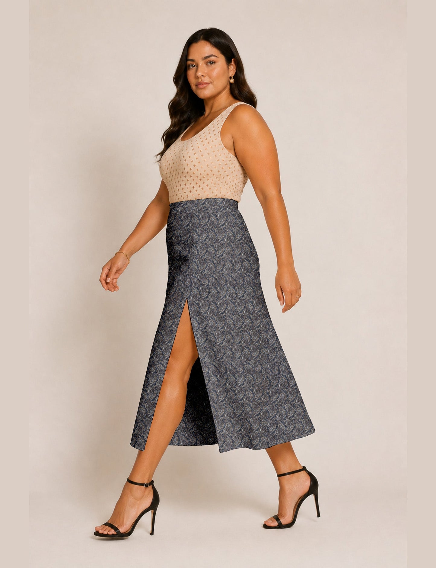 A line skirt with slit - Grey Paisley