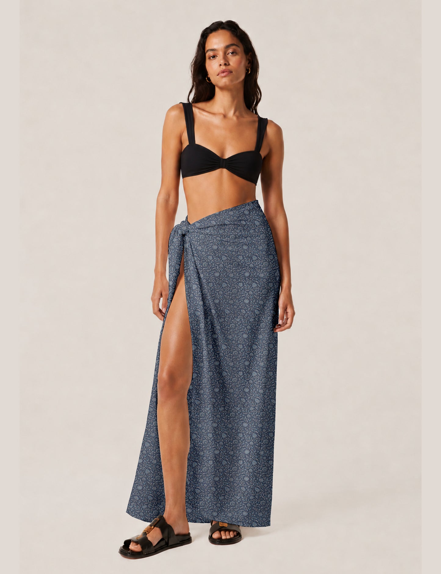 Explore sustainable elegance with our PAREO – a versatile piece for conscious fashion enthusiasts. More than an accessory, it's a statement of ethical clothing and green fashion. Ideal for getaways, this wrap-around works as a coverup, turban, or throw, showcasing our commitment to slow fashion, upcycled garments, and eco-friendly practices. Elevate your wardrobe with this eco-conscious and stylish pareo, a perfect addition to your collection of sustainable women's clothing.