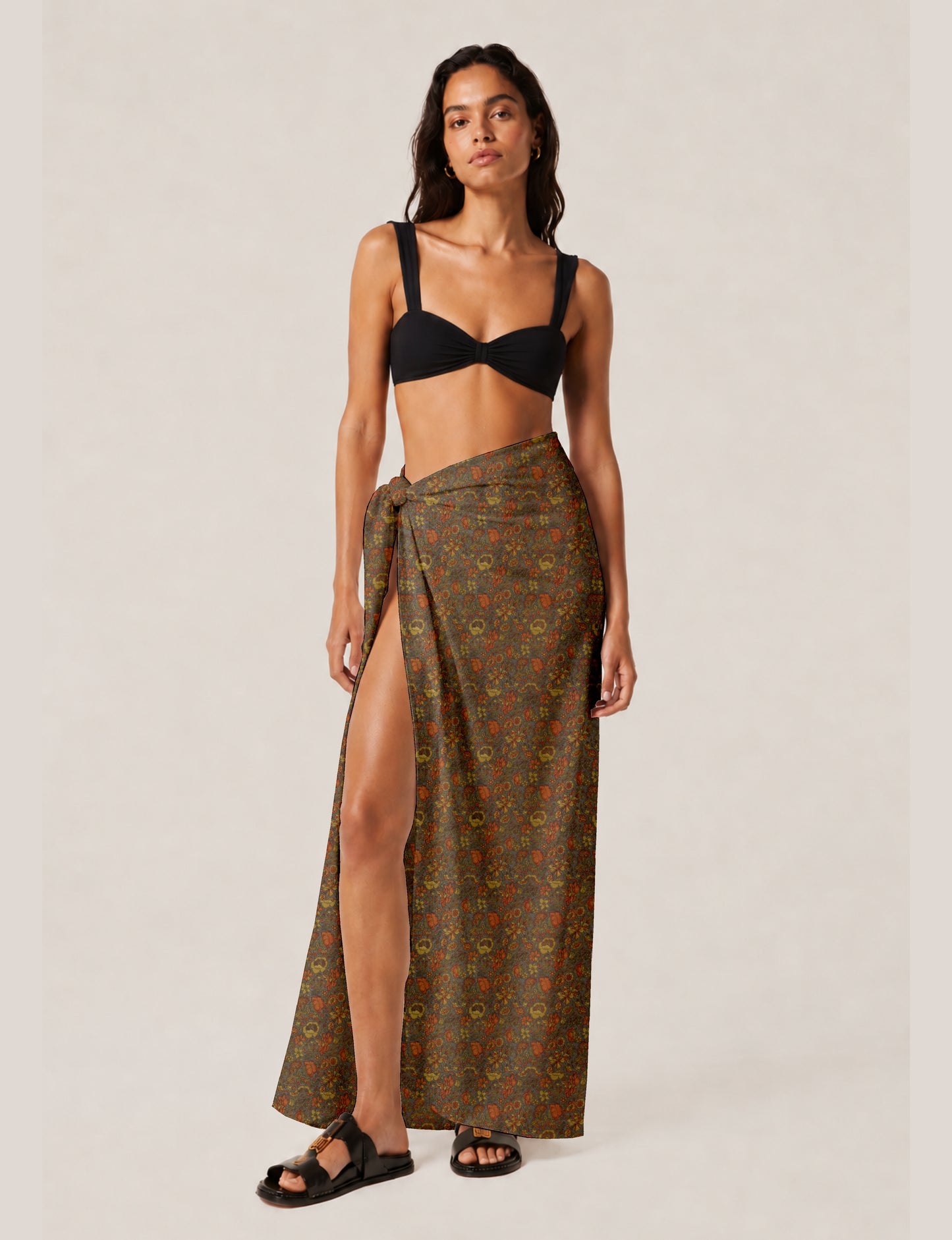 Explore sustainable elegance with our PAREO – a versatile piece for conscious fashion enthusiasts. More than an accessory, it's a statement of ethical clothing and green fashion. Ideal for getaways, this wrap-around works as a coverup, turban, or throw, showcasing our commitment to slow fashion, upcycled garments, and eco-friendly practices. Elevate your wardrobe with this eco-conscious and stylish pareo, a perfect addition to your collection of sustainable women's clothing.
