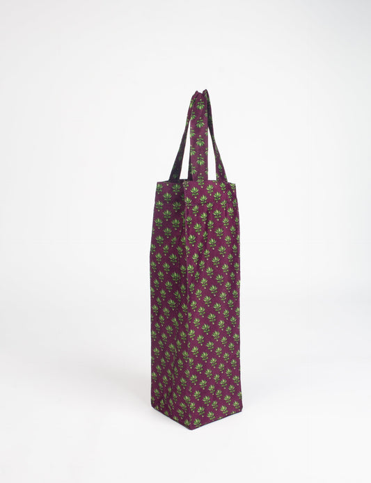 Indulge in eco-conscious wine storage with our Wine Bags, handcrafted from pre-loved saris by Mumbai craftswomen. Sturdy and stylish, these rectangular bags with small handles ensure a leak-free, eco-friendly solution for carrying and storing regular and sparkling wine bottles.