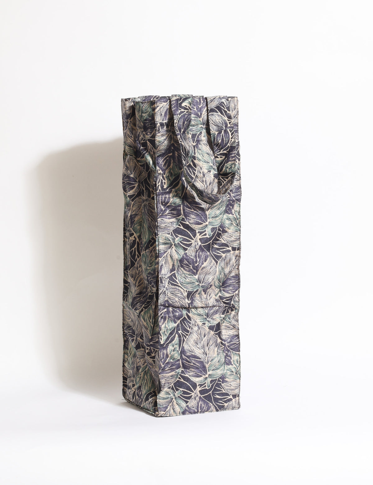 Indulge in eco-conscious wine storage with our Wine Bags, handcrafted from pre-loved saris by Mumbai craftswomen. Sturdy and stylish, these rectangular bags with small handles ensure a leak-free, eco-friendly solution for carrying and storing regular and sparkling wine bottles.