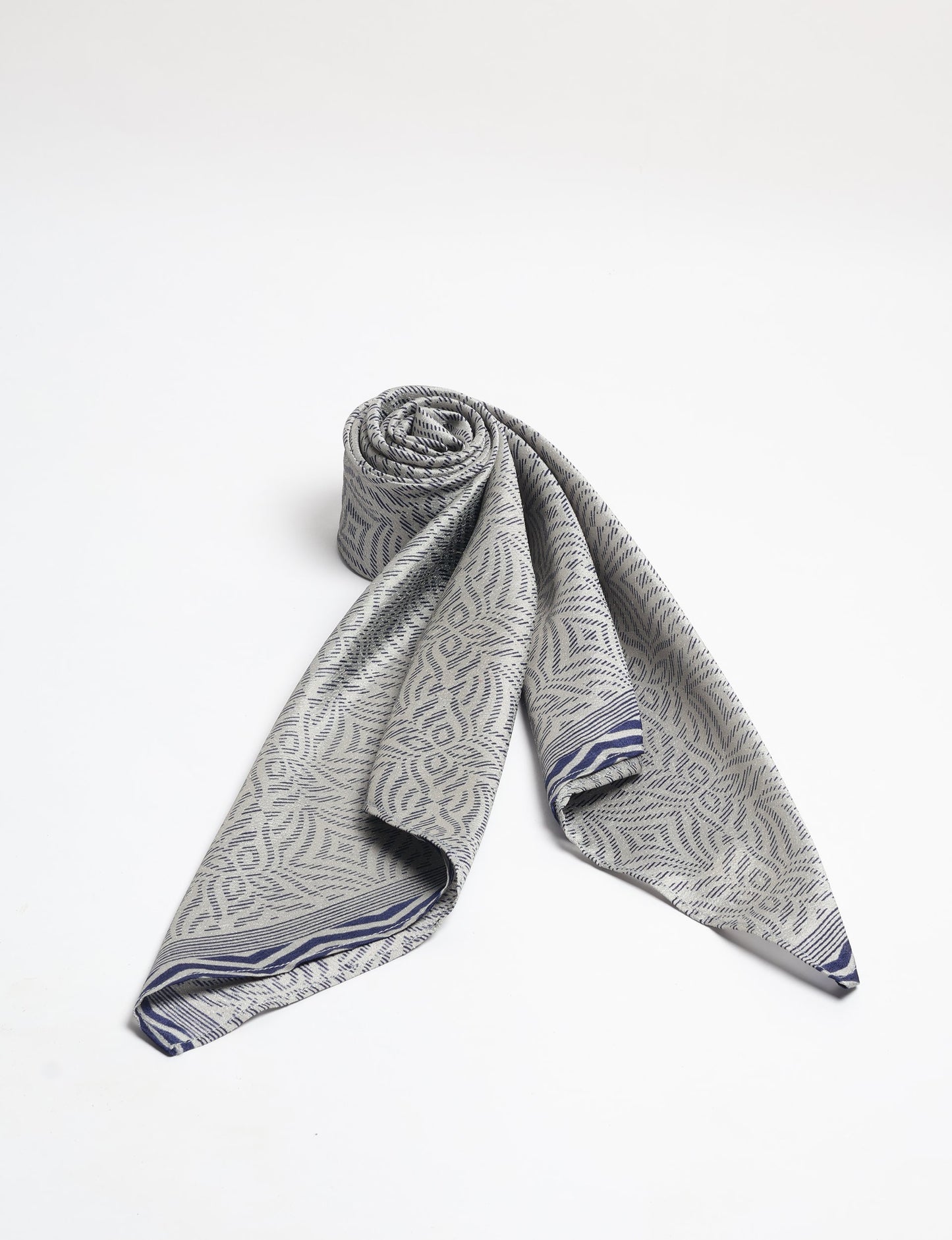 Chic and eco-friendly FOULARD square scarves, perfect for dressing up any outfit. Versatile styling around the head or neck for sunny days outdoors and evenings indoors, in warm and cooler climes. Ethical, eco-friendly, and stylish accessories to elevate your sustainable fashion game.