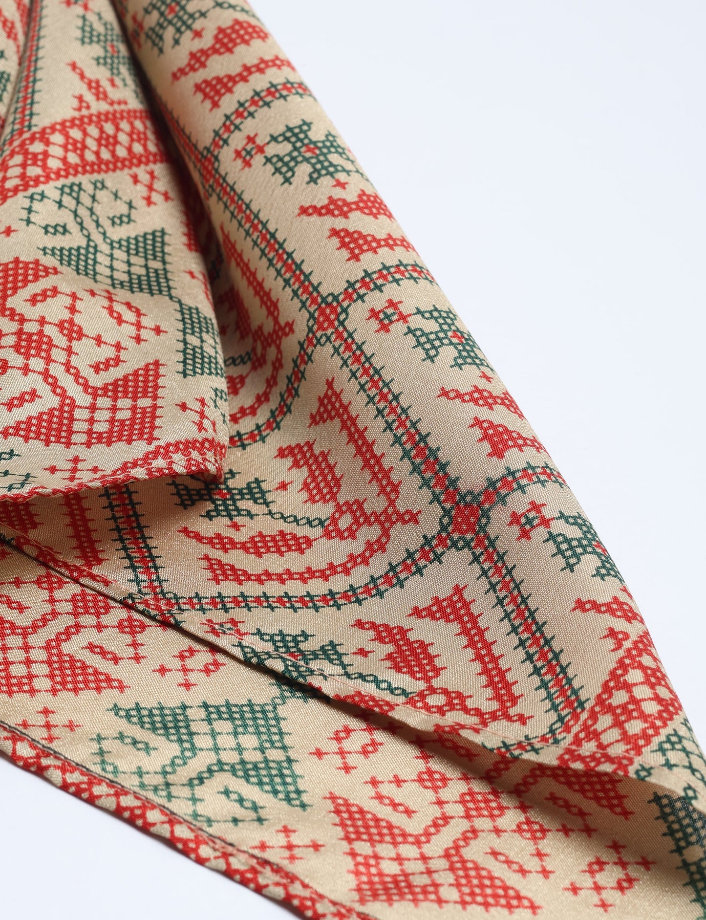 Chic and eco-friendly FOULARD square scarves, perfect for dressing up any outfit. Versatile styling around the head or neck for sunny days outdoors and evenings indoors, in warm and cooler climes. Ethical, eco-friendly, and stylish accessories to elevate your sustainable fashion game.