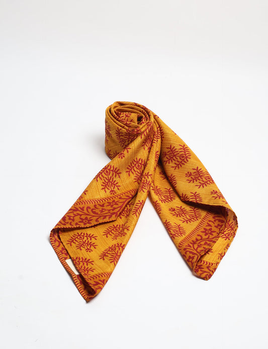 Chic and eco-friendly FOULARD square scarves, perfect for dressing up any outfit. Versatile styling around the head or neck for sunny days outdoors and evenings indoors, in warm and cooler climes. Ethical, eco-friendly, and stylish accessories to elevate your sustainable fashion game.
