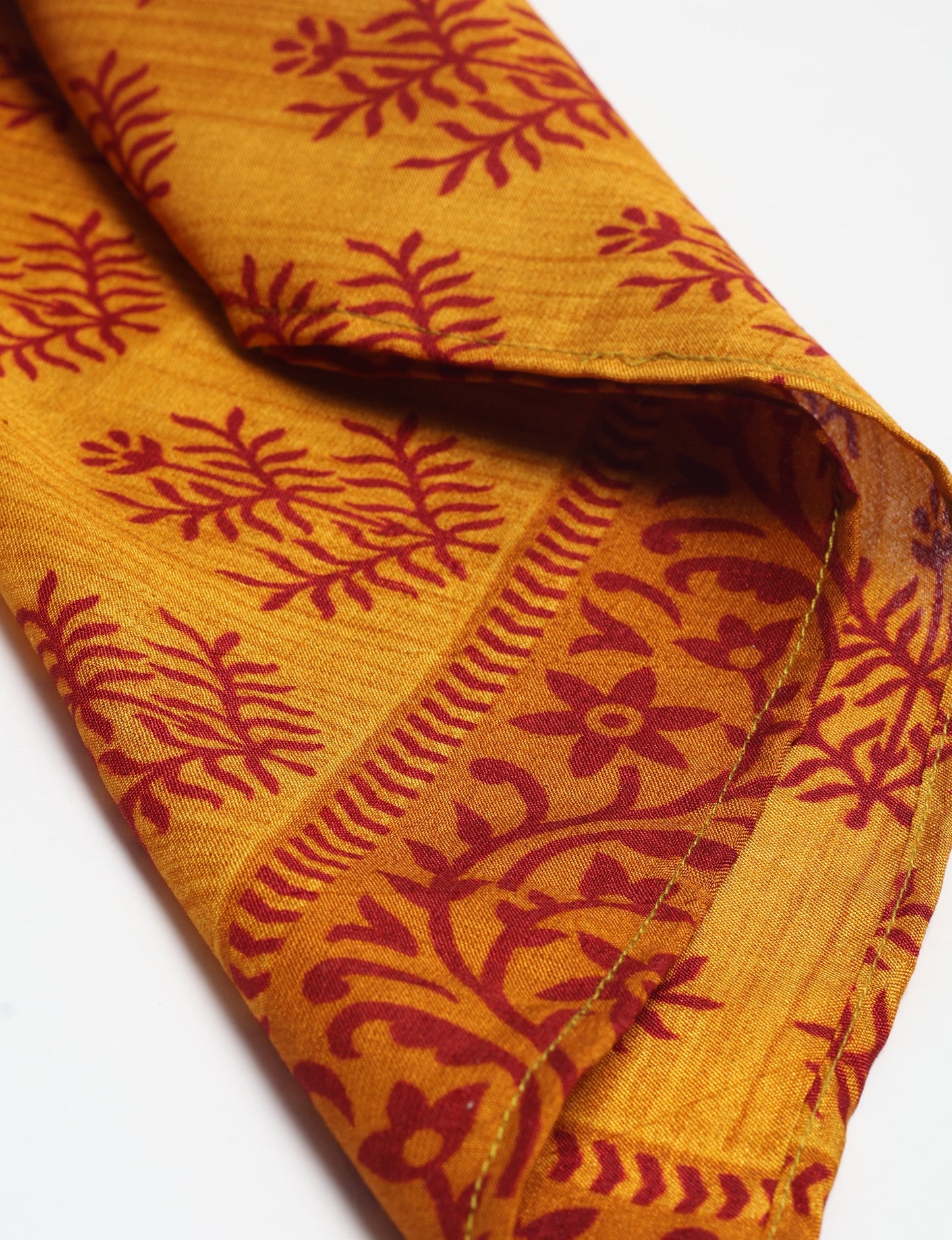 Chic and eco-friendly FOULARD square scarves, perfect for dressing up any outfit. Versatile styling around the head or neck for sunny days outdoors and evenings indoors, in warm and cooler climes. Ethical, eco-friendly, and stylish accessories to elevate your sustainable fashion game.