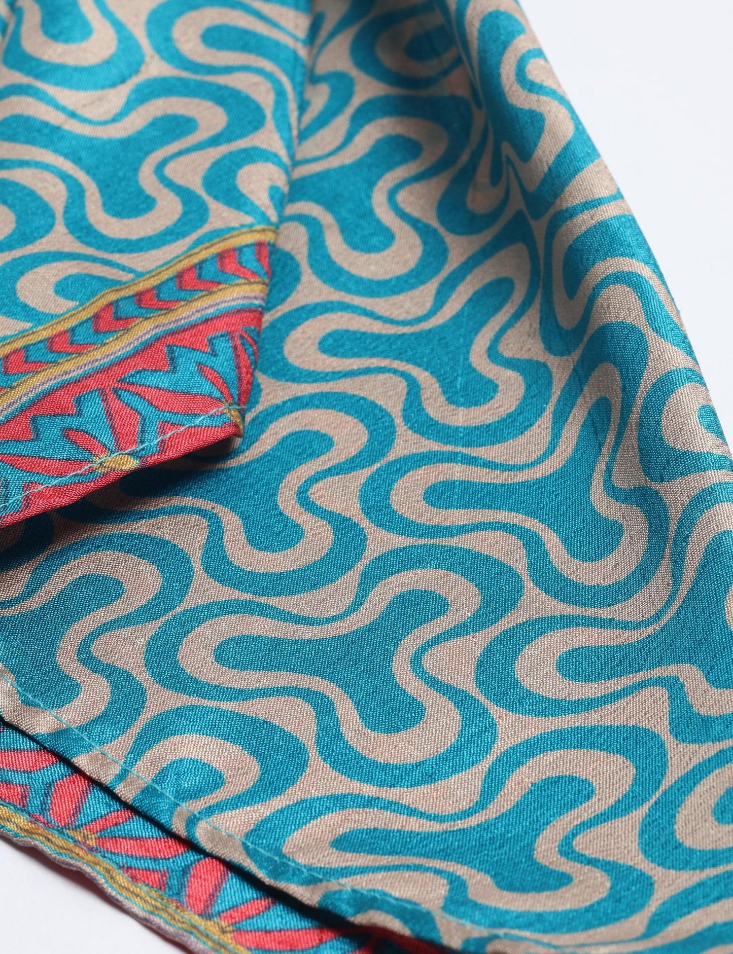 Chic and eco-friendly FOULARD square scarves, perfect for dressing up any outfit. Versatile styling around the head or neck for sunny days outdoors and evenings indoors, in warm and cooler climes. Ethical, eco-friendly, and stylish accessories to elevate your sustainable fashion game.