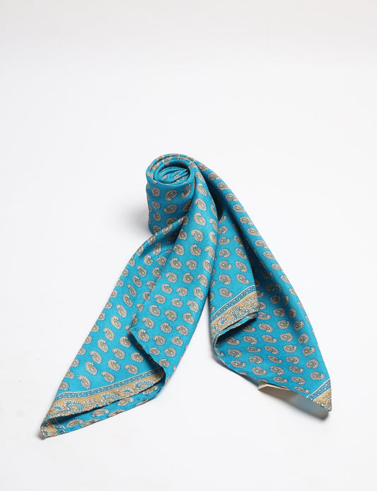 Chic and eco-friendly FOULARD square scarves, perfect for dressing up any outfit. Versatile styling around the head or neck for sunny days outdoors and evenings indoors, in warm and cooler climes. Ethical, eco-friendly, and stylish accessories to elevate your sustainable fashion game.