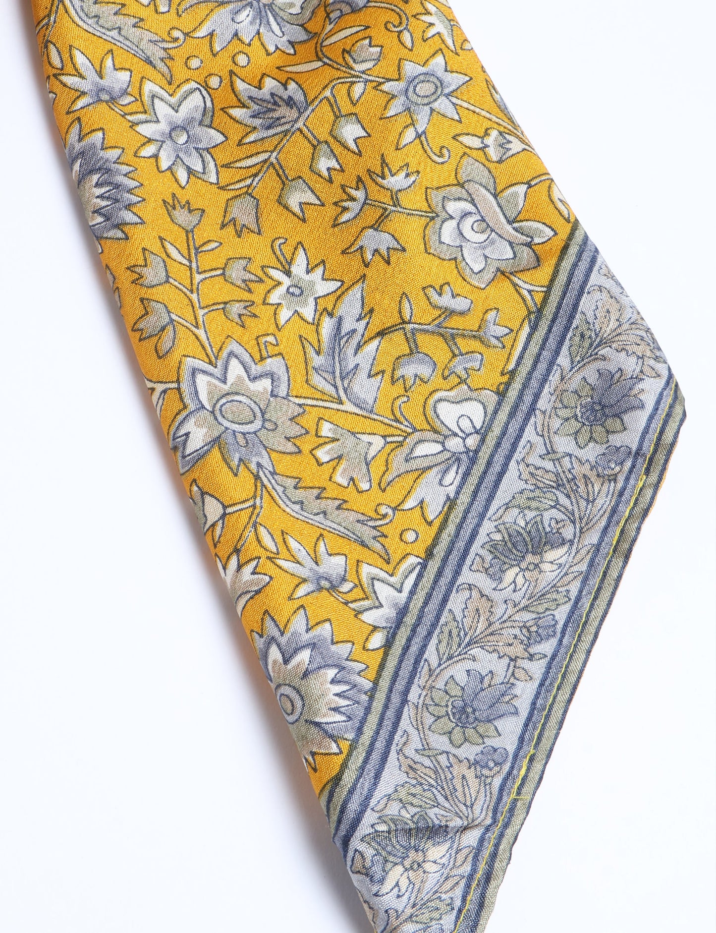 Chic and eco-friendly FOULARD square scarves, perfect for dressing up any outfit. Versatile styling around the head or neck for sunny days outdoors and evenings indoors, in warm and cooler climes. Ethical, eco-friendly, and stylish accessories to elevate your sustainable fashion game.