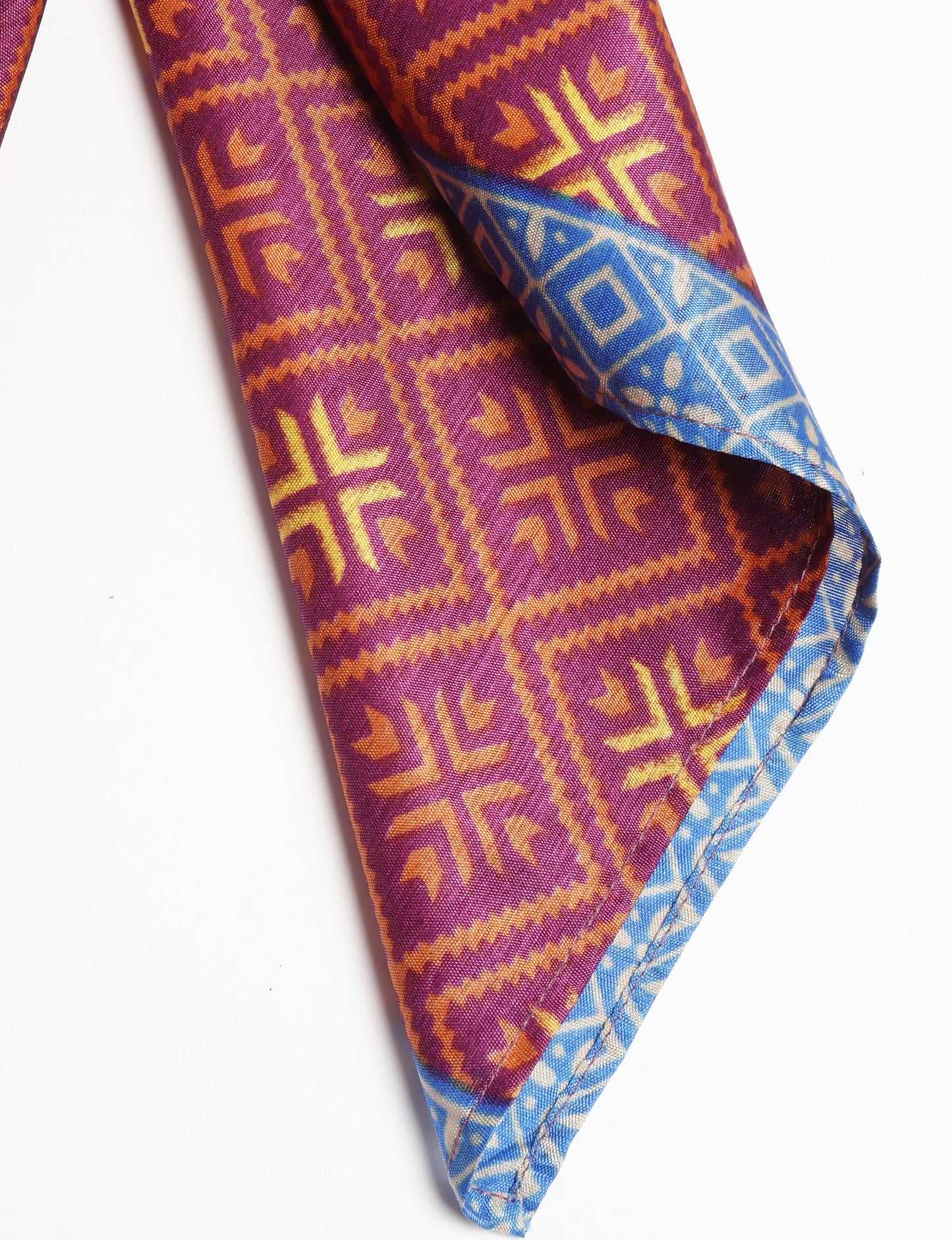 Chic and eco-friendly FOULARD square scarves, perfect for dressing up any outfit. Versatile styling around the head or neck for sunny days outdoors and evenings indoors, in warm and cooler climes. Ethical, eco-friendly, and stylish accessories to elevate your sustainable fashion game.