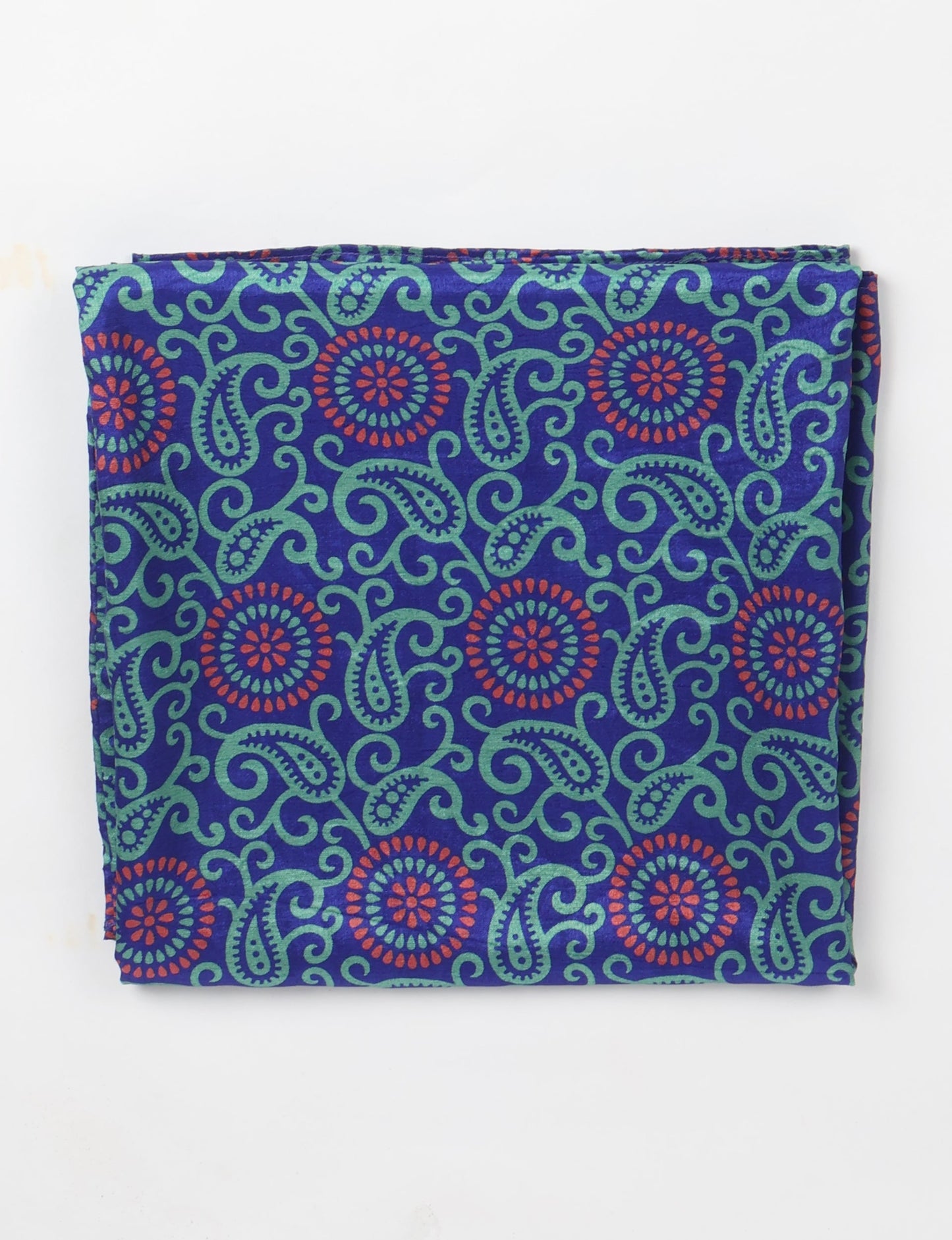 Sustainable style embraces you with our LOOP SCARF – an infinity-style scarf crafted from vibrant, pattern-rich saris. Handcrafted by experienced Mumbai-based artisans, this versatile scarf can be worn looped once or twice around your neck or as a head-wrap. From laid-back beach vacations to dress-to-impress dinners, this scarf is a timeless accessory.