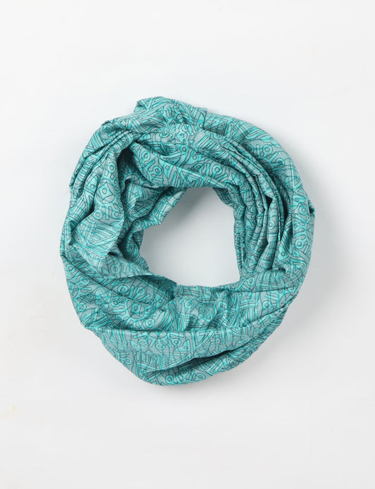 Sustainable style embraces you with our LOOP SCARF – an infinity-style scarf crafted from vibrant, pattern-rich saris. Handcrafted by experienced Mumbai-based artisans, this versatile scarf can be worn looped once or twice around your neck or as a head-wrap. From laid-back beach vacations to dress-to-impress dinners, this scarf is a timeless accessory.