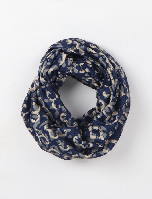 Sustainable style embraces you with our LOOP SCARF – an infinity-style scarf crafted from vibrant, pattern-rich saris. Handcrafted by experienced Mumbai-based artisans, this versatile scarf can be worn looped once or twice around your neck or as a head-wrap. From laid-back beach vacations to dress-to-impress dinners, this scarf is a timeless accessory.