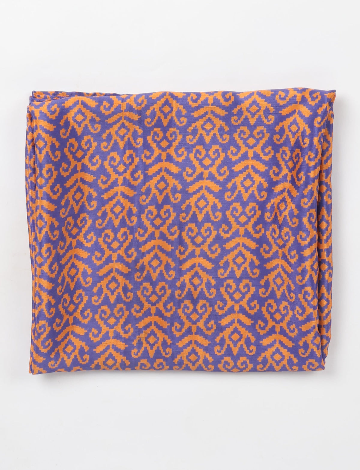 Sustainable style embraces you with our LOOP SCARF – an infinity-style scarf crafted from vibrant, pattern-rich saris. Handcrafted by experienced Mumbai-based artisans, this versatile scarf can be worn looped once or twice around your neck or as a head-wrap. From laid-back beach vacations to dress-to-impress dinners, this scarf is a timeless accessory.