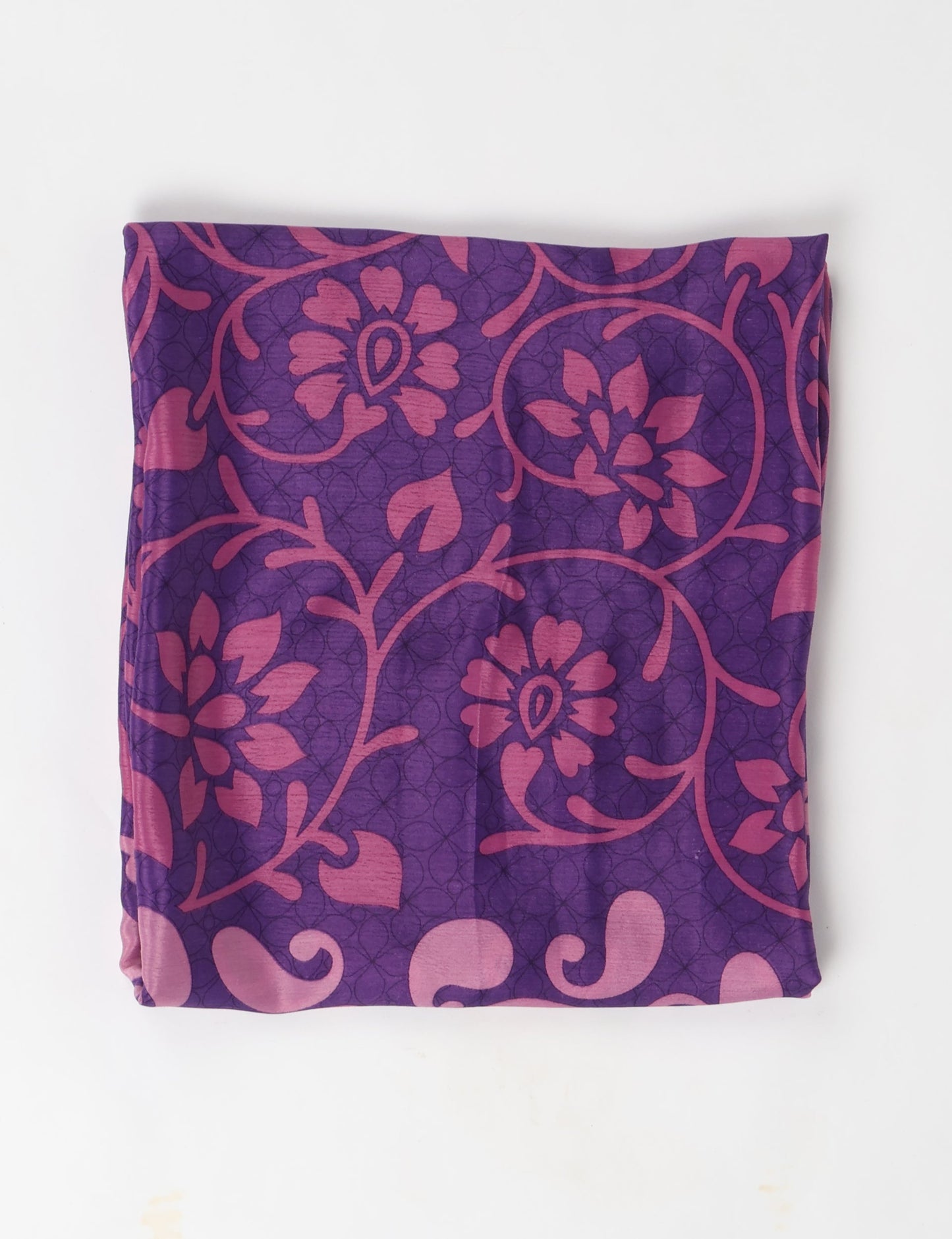 Explore sustainable elegance with our PAREO – a versatile piece for conscious fashion enthusiasts. More than an accessory, it's a statement of ethical clothing and green fashion. Ideal for getaways, this wrap-around works as a coverup, turban, or throw, showcasing our commitment to slow fashion, upcycled garments, and eco-friendly practices. Elevate your wardrobe with this eco-conscious and stylish pareo, a perfect addition to your collection of sustainable women's clothing.