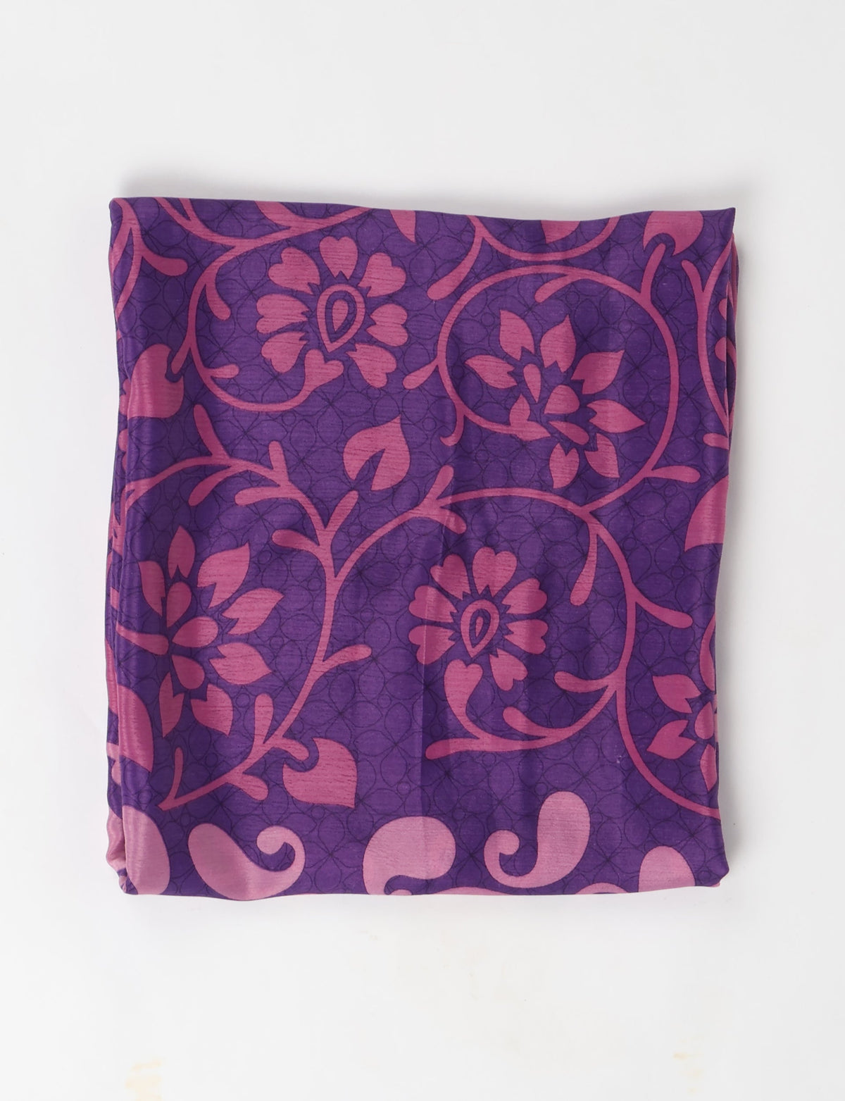 Explore sustainable elegance with our PAREO – a versatile piece for conscious fashion enthusiasts. More than an accessory, it's a statement of ethical clothing and green fashion. Ideal for getaways, this wrap-around works as a coverup, turban, or throw, showcasing our commitment to slow fashion, upcycled garments, and eco-friendly practices. Elevate your wardrobe with this eco-conscious and stylish pareo, a perfect addition to your collection of sustainable women's clothing.