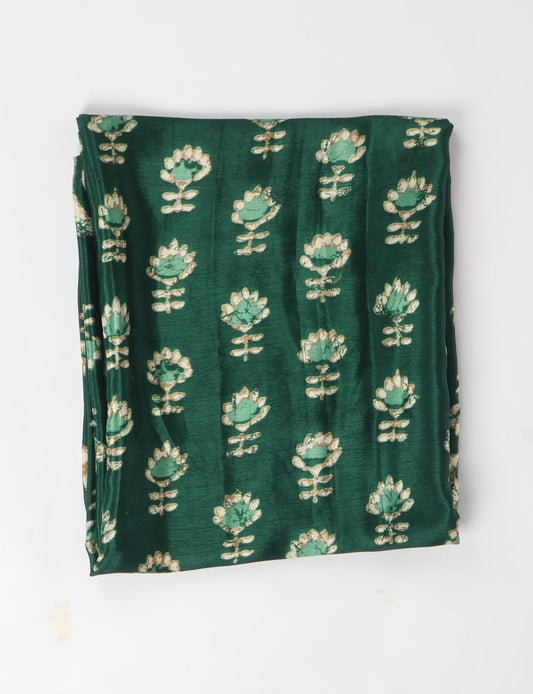 Explore sustainable elegance with our PAREO – a versatile piece for conscious fashion enthusiasts. More than an accessory, it's a statement of ethical clothing and green fashion. Ideal for getaways, this wrap-around works as a coverup, turban, or throw, showcasing our commitment to slow fashion, upcycled garments, and eco-friendly practices. Elevate your wardrobe with this eco-conscious and stylish pareo, a perfect addition to your collection of sustainable women's clothing.