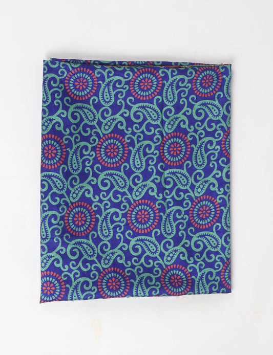 Explore sustainable elegance with our PAREO – a versatile piece for conscious fashion enthusiasts. More than an accessory, it's a statement of ethical clothing and green fashion. Ideal for getaways, this wrap-around works as a coverup, turban, or throw, showcasing our commitment to slow fashion, upcycled garments, and eco-friendly practices. Elevate your wardrobe with this eco-conscious and stylish pareo, a perfect addition to your collection of sustainable women's clothing.