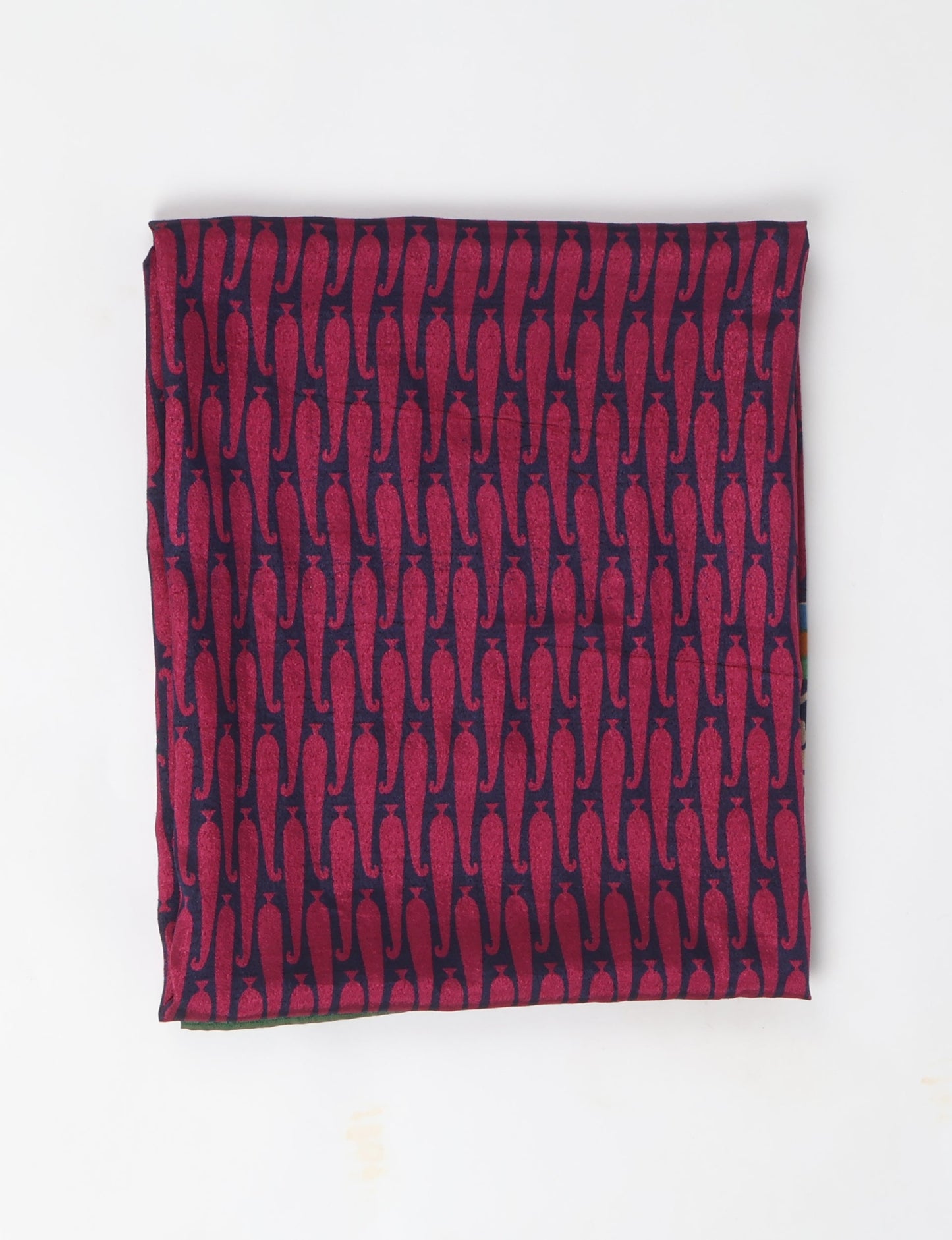 Explore sustainable elegance with our PAREO – a versatile piece for conscious fashion enthusiasts. More than an accessory, it's a statement of ethical clothing and green fashion. Ideal for getaways, this wrap-around works as a coverup, turban, or throw, showcasing our commitment to slow fashion, upcycled garments, and eco-friendly practices. Elevate your wardrobe with this eco-conscious and stylish pareo, a perfect addition to your collection of sustainable women's clothing.