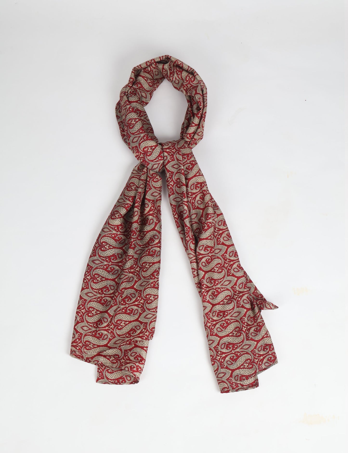 Wrap yourself in style with our printed rectangular stole, designed for neck, shoulders, or waist. Ethically crafted and embracing sustainability, this versatile accessory is a perfect addition to your wardrobe. Experience the beauty of eco-friendly fashion with our conscious clothing collection.