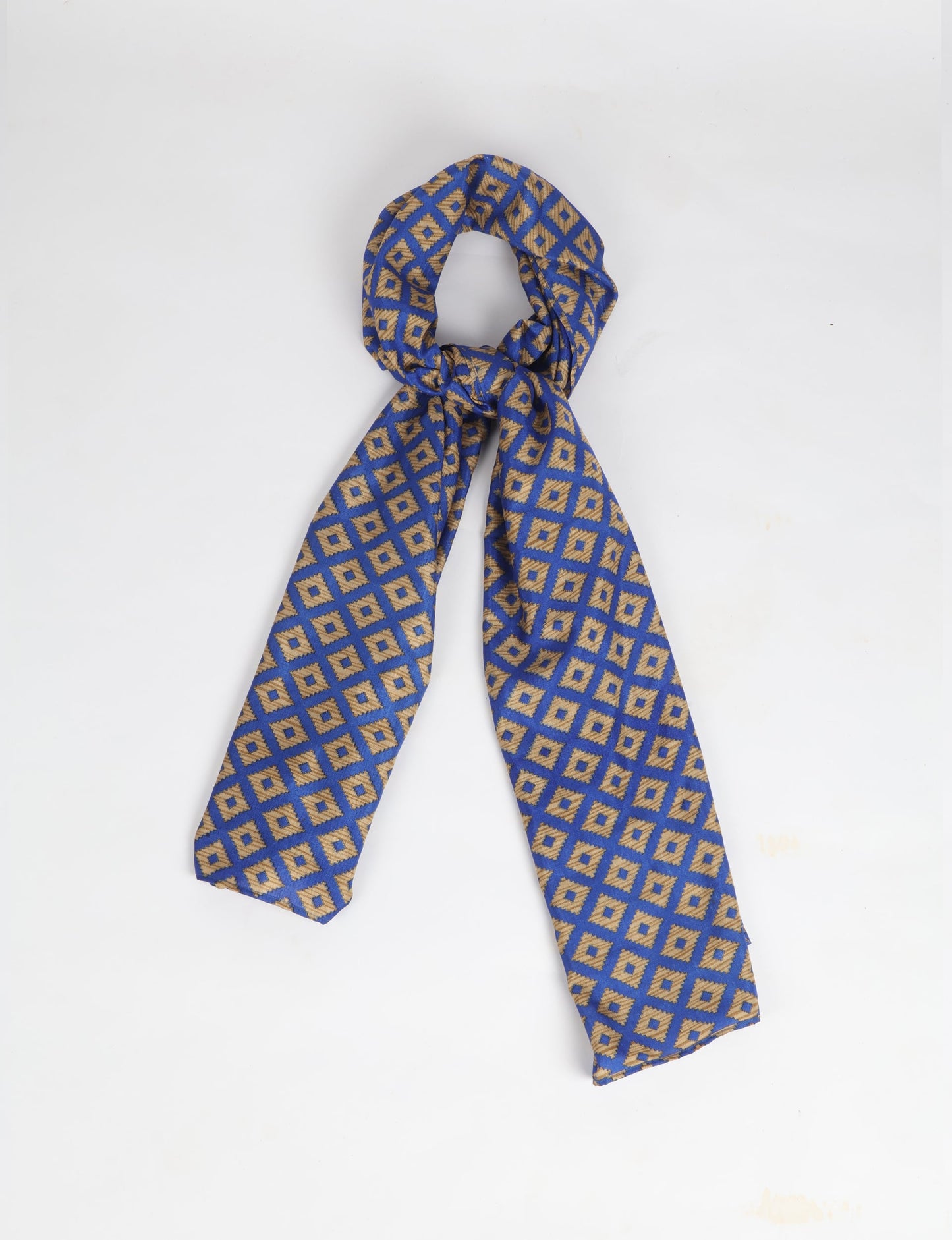 Wrap yourself in style with our printed rectangular stole, designed for neck, shoulders, or waist. Ethically crafted and embracing sustainability, this versatile accessory is a perfect addition to your wardrobe. Experience the beauty of eco-friendly fashion with our conscious clothing collection.