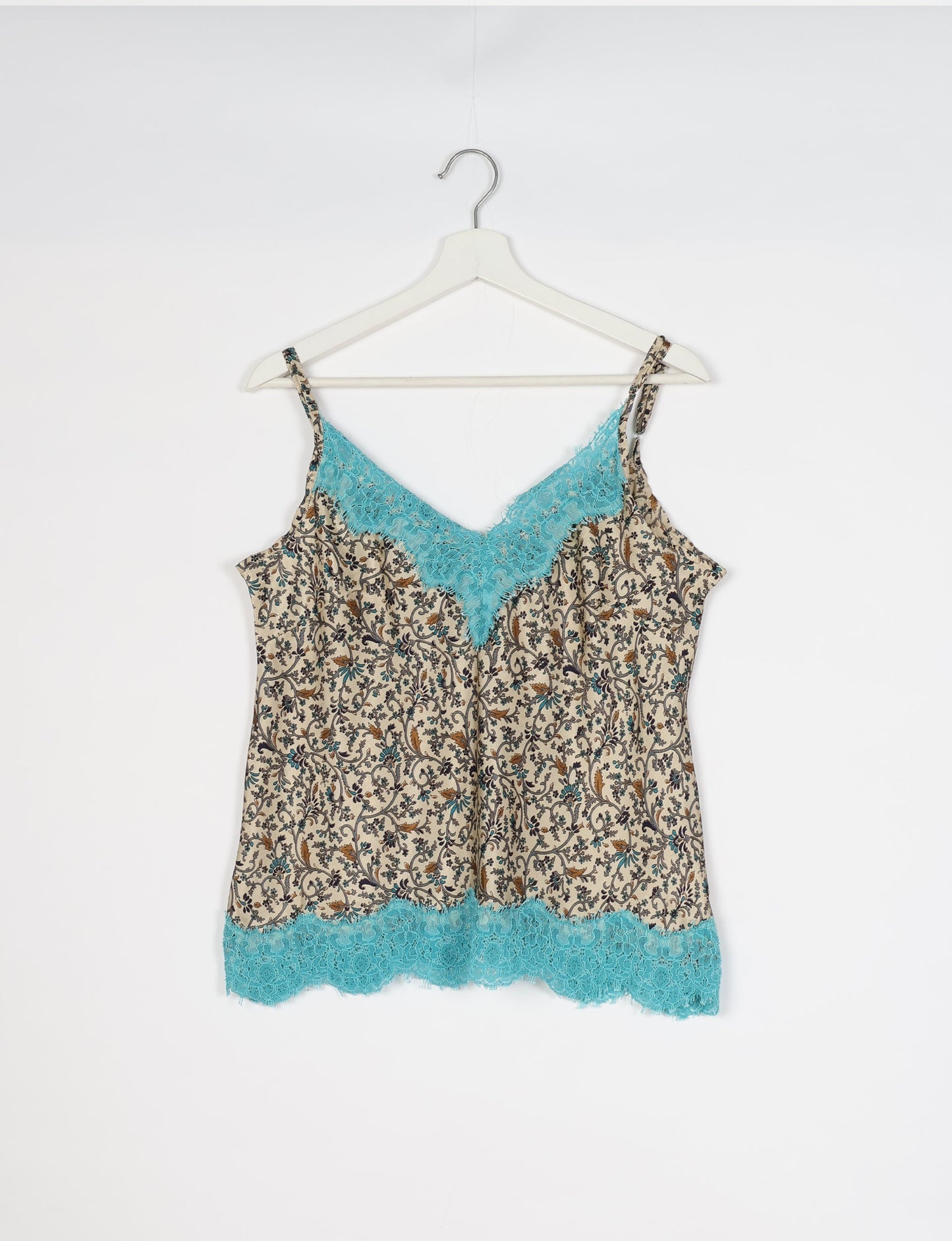 Sleep in eco-friendly luxury with our PJ Set Short. Made for the conscious consumer, these pajamas contribute to zero waste and sustainable practices. The cami top, adorned with delicate eyelash lace and cut on the bias, pairs seamlessly with the comfy shorts featuring an elasticated waist and drawstring tie.