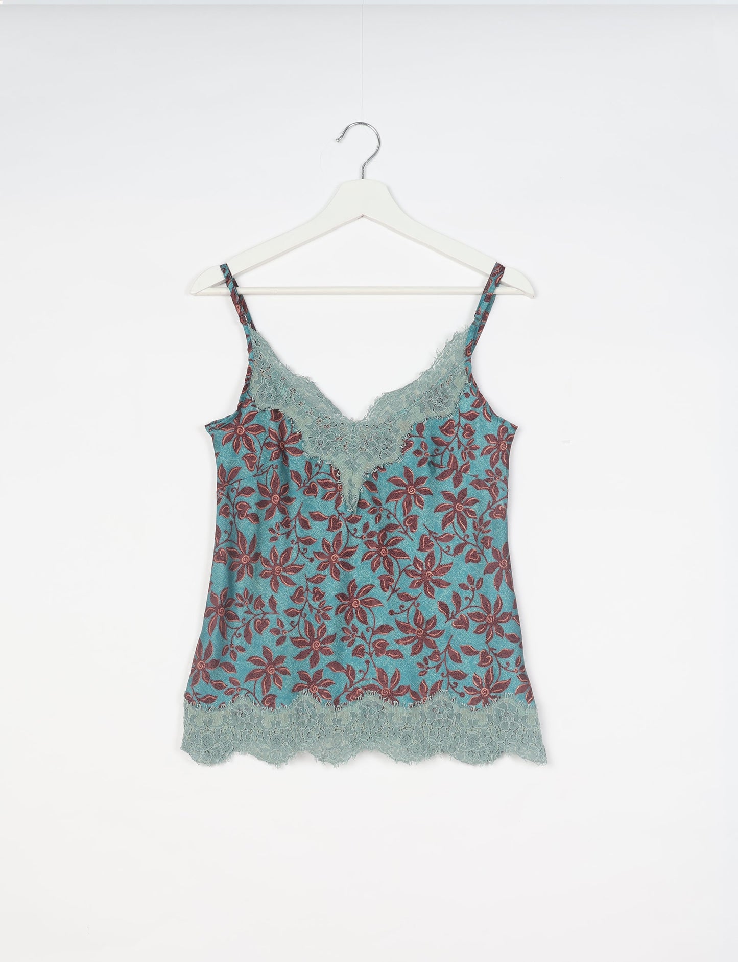 Sleep in eco-friendly luxury with our PJ Set Short. Made for the conscious consumer, these pajamas contribute to zero waste and sustainable practices. The cami top, adorned with delicate eyelash lace and cut on the bias, pairs seamlessly with the comfy shorts featuring an elasticated waist and drawstring tie.