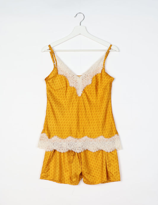 Sleep in eco-friendly luxury with our PJ Set Short. Made for the conscious consumer, these pajamas contribute to zero waste and sustainable practices. The cami top, adorned with delicate eyelash lace and cut on the bias, pairs seamlessly with the comfy shorts featuring an elasticated waist and drawstring tie.