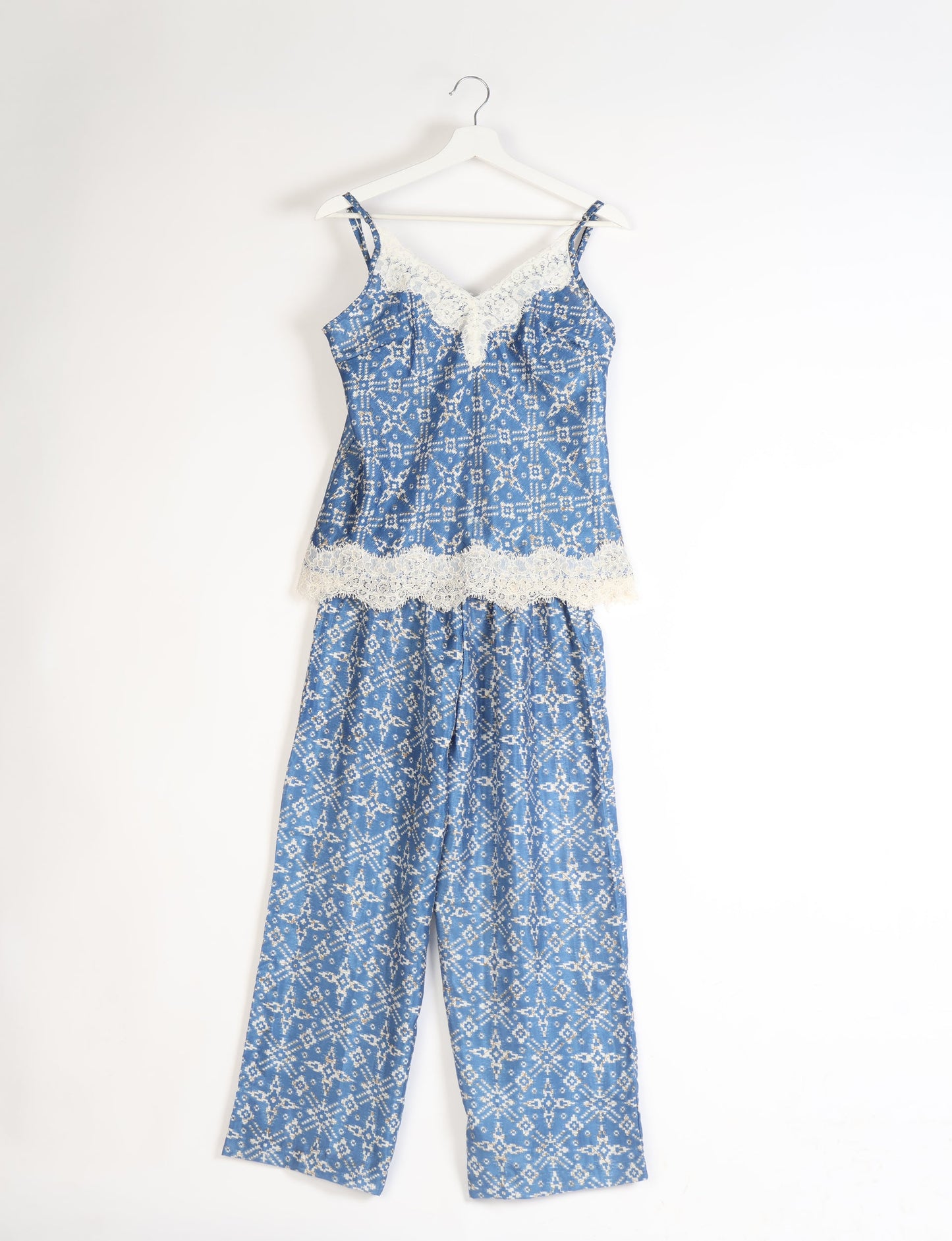 Discover the epitome of ethical sleepwear with our PJ Set Long – a blend of comfort, sustainability, and chic design. Crafted by skilled Mumbai artisans from upcycled saris, these pajamas redefine eco-friendly fashion, offering a conscious choice for your wardrobe.