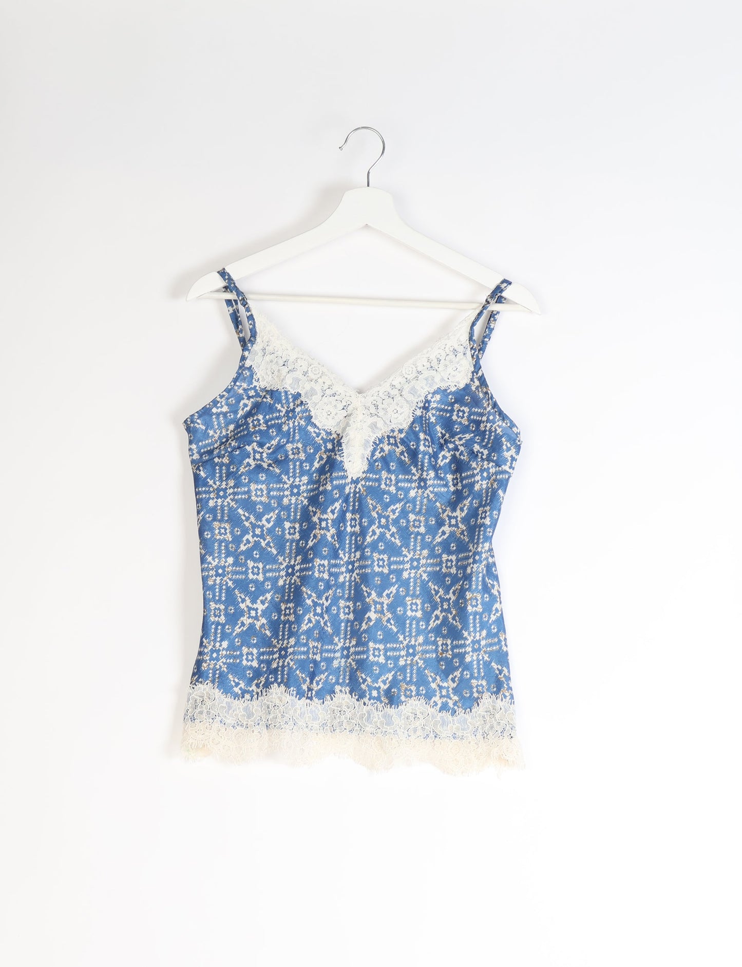 Discover the epitome of ethical sleepwear with our PJ Set Long – a blend of comfort, sustainability, and chic design. Crafted by skilled Mumbai artisans from upcycled saris, these pajamas redefine eco-friendly fashion, offering a conscious choice for your wardrobe.