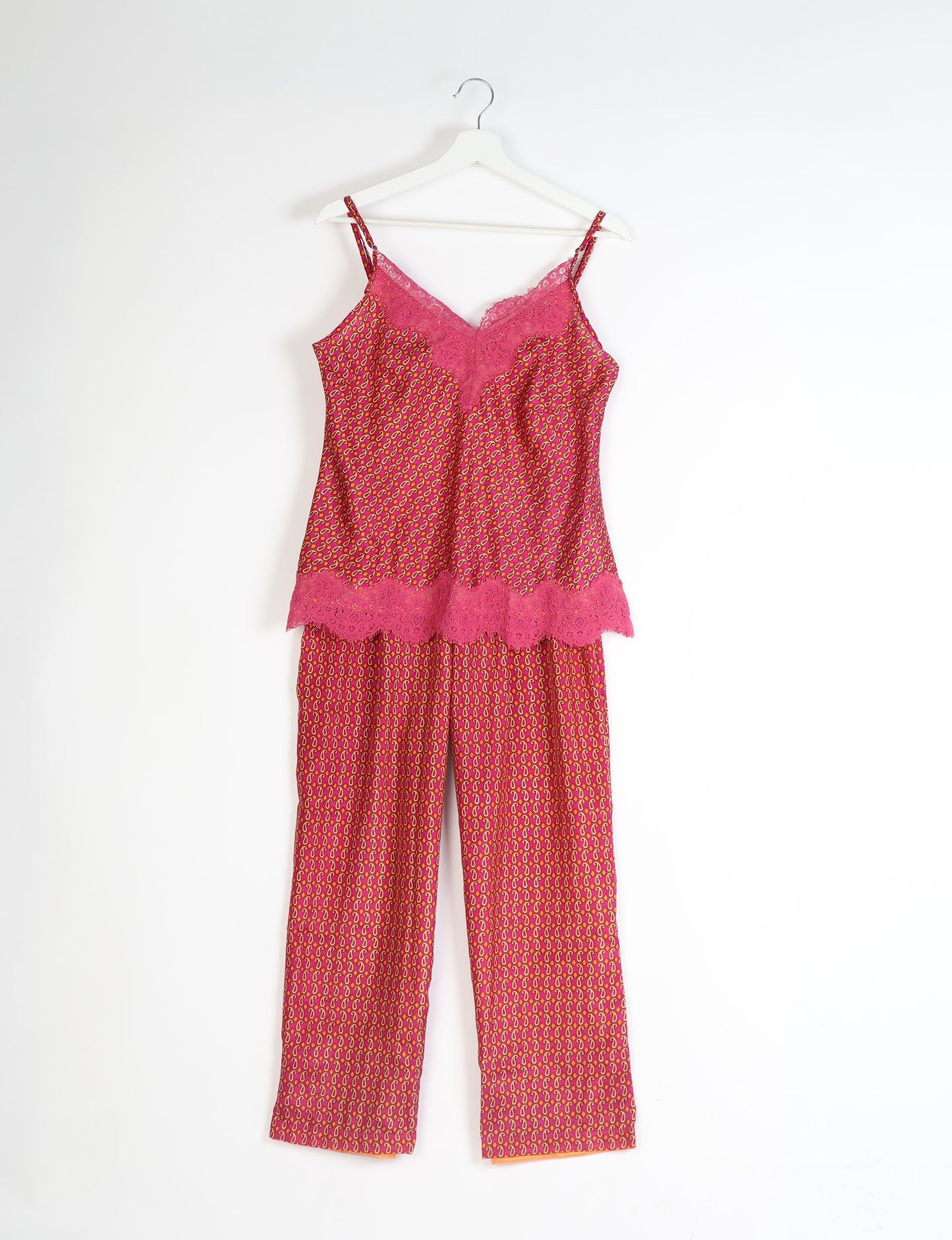 Discover the epitome of ethical sleepwear with our PJ Set Long – a blend of comfort, sustainability, and chic design. Crafted by skilled Mumbai artisans from upcycled saris, these pajamas redefine eco-friendly fashion, offering a conscious choice for your wardrobe.