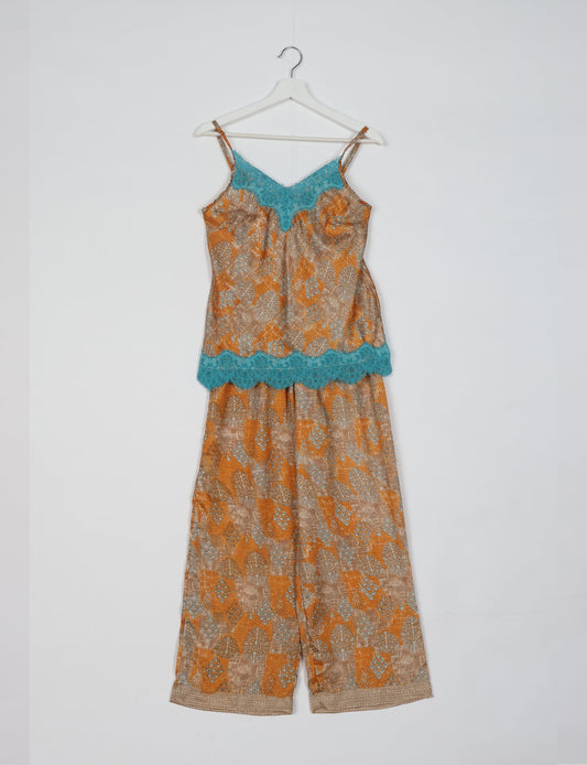 Discover the epitome of ethical sleepwear with our PJ Set Long – a blend of comfort, sustainability, and chic design. Crafted by skilled Mumbai artisans from upcycled saris, these pajamas redefine eco-friendly fashion, offering a conscious choice for your wardrobe.