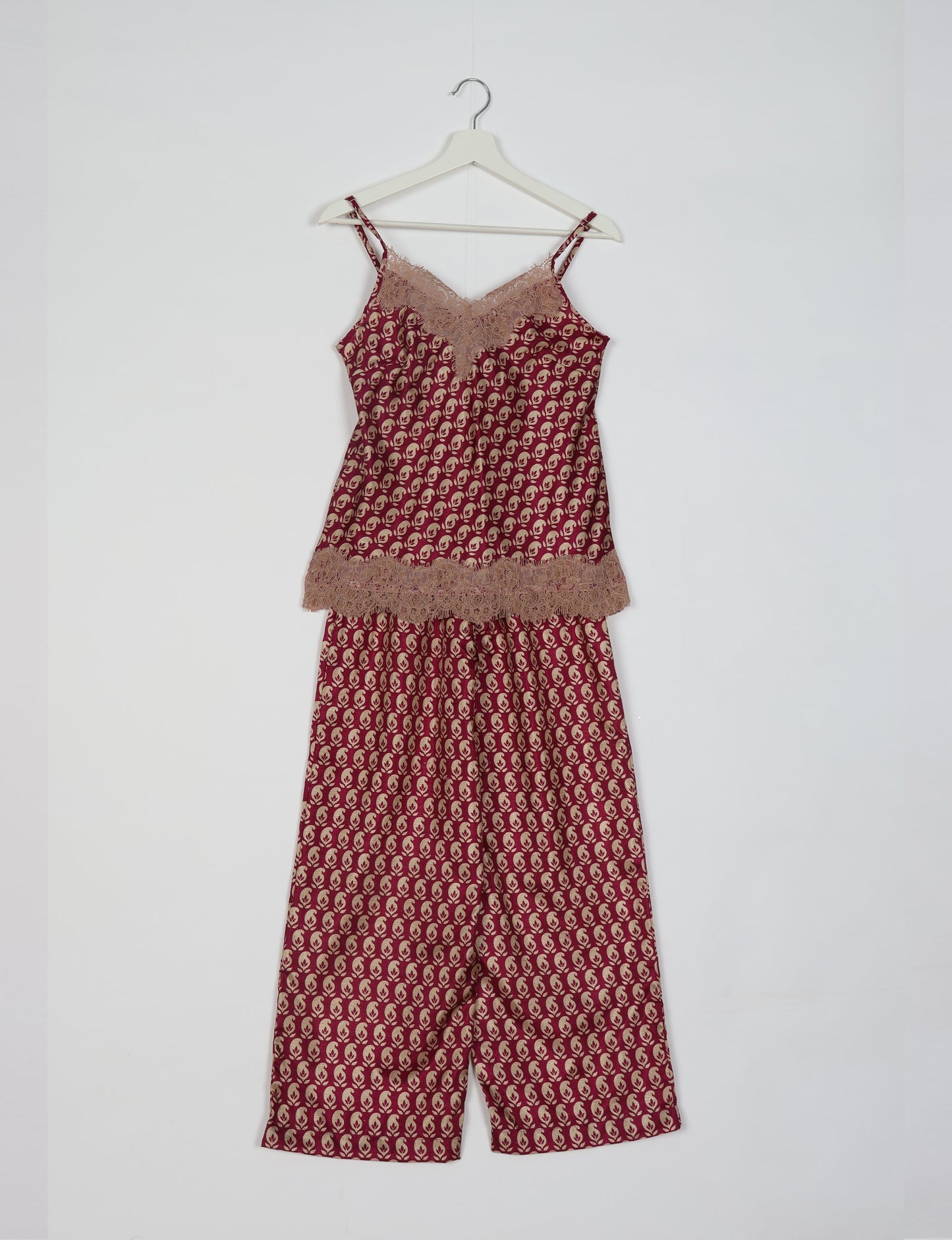 Discover the epitome of ethical sleepwear with our PJ Set Long – a blend of comfort, sustainability, and chic design. Crafted by skilled Mumbai artisans from upcycled saris, these pajamas redefine eco-friendly fashion, offering a conscious choice for your wardrobe.