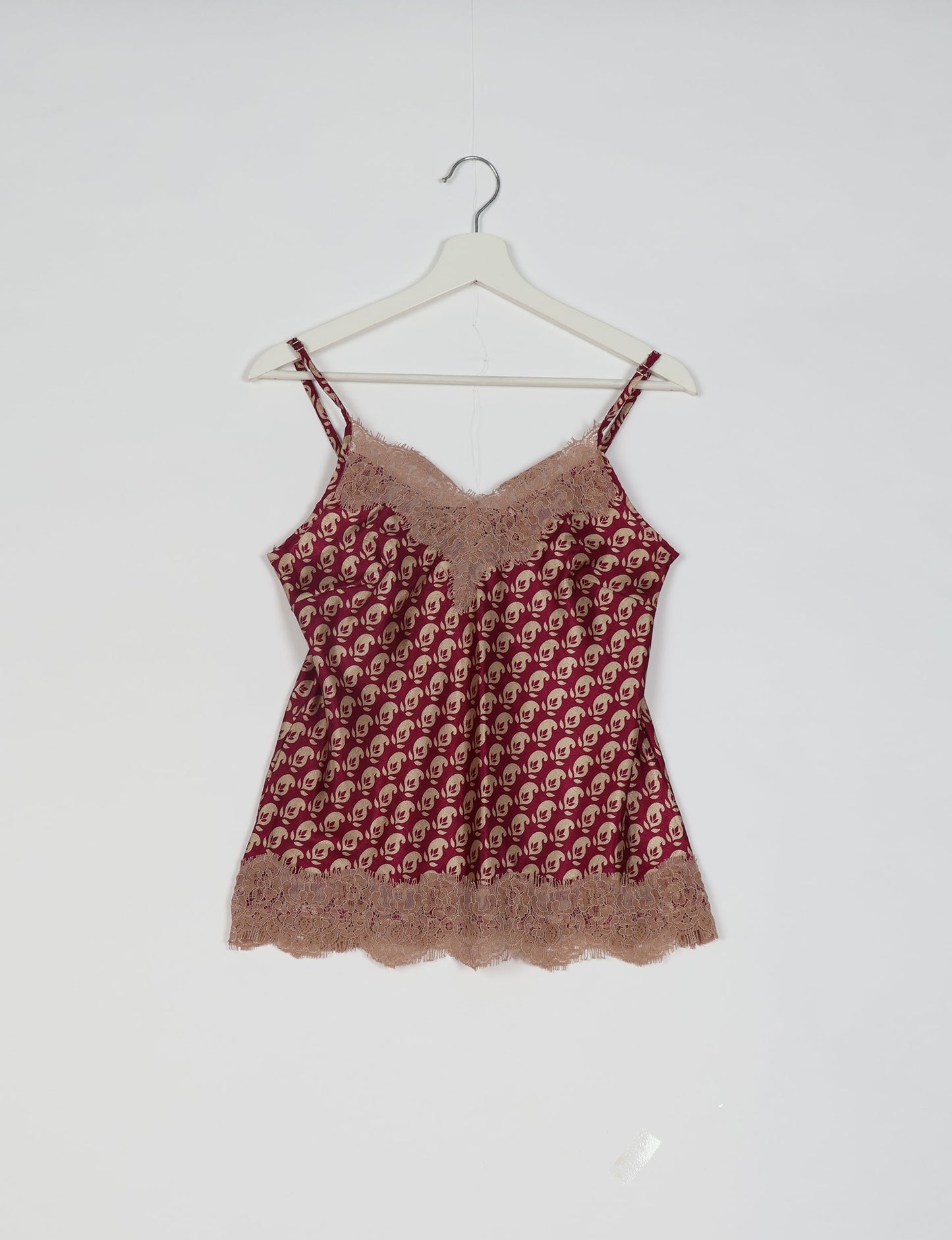 Discover the epitome of ethical sleepwear with our PJ Set Long – a blend of comfort, sustainability, and chic design. Crafted by skilled Mumbai artisans from upcycled saris, these pajamas redefine eco-friendly fashion, offering a conscious choice for your wardrobe.