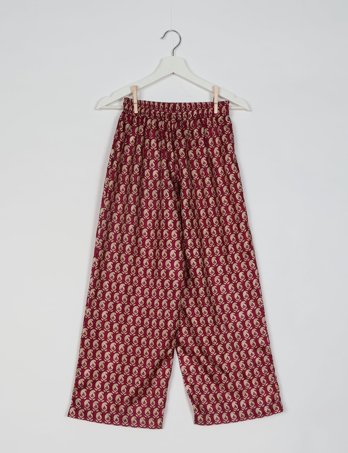 Discover the epitome of ethical sleepwear with our PJ Set Long – a blend of comfort, sustainability, and chic design. Crafted by skilled Mumbai artisans from upcycled saris, these pajamas redefine eco-friendly fashion, offering a conscious choice for your wardrobe.