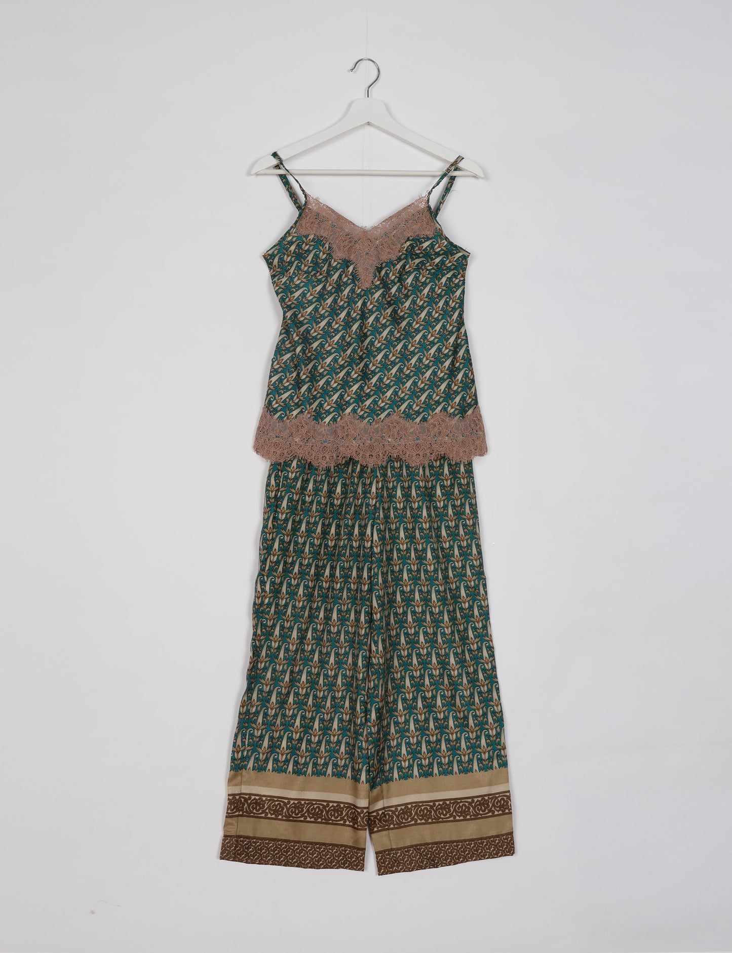 Discover the epitome of ethical sleepwear with our PJ Set Long – a blend of comfort, sustainability, and chic design. Crafted by skilled Mumbai artisans from upcycled saris, these pajamas redefine eco-friendly fashion, offering a conscious choice for your wardrobe.