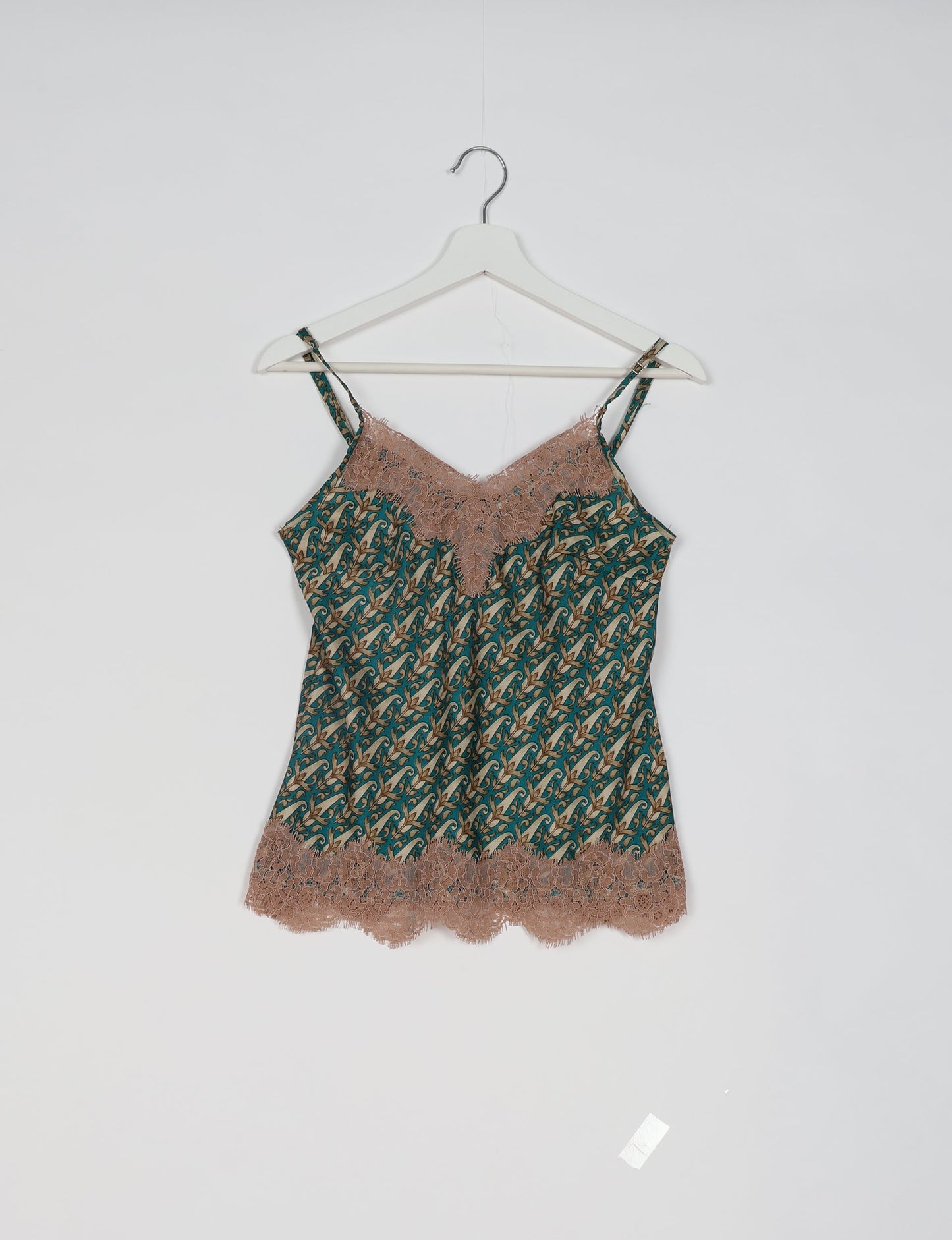 Discover the epitome of ethical sleepwear with our PJ Set Long – a blend of comfort, sustainability, and chic design. Crafted by skilled Mumbai artisans from upcycled saris, these pajamas redefine eco-friendly fashion, offering a conscious choice for your wardrobe.