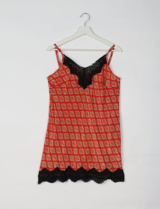 Experience nighttime luxury with our NIGHT DRESS – a true sleeping beauty crafted from upcycled sari fabric by dedicated artisans. Seamlessly combining purpose and comfort, these nightdresses offer a relaxed fit and lightweight material, ideal for sleeping, lounging, or enjoying a tranquil moment sipping coffee on your balcony.